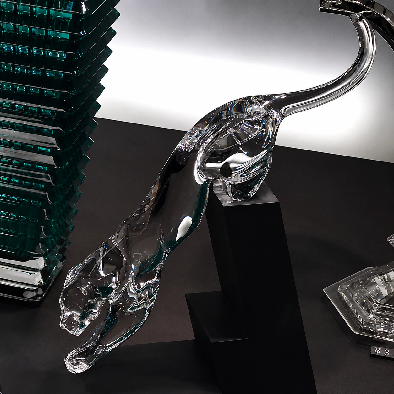 Статуэтка Panther The Leap Пантера в прыжке 37 см прозрачная, хрусталь Baccarat 2 814 004