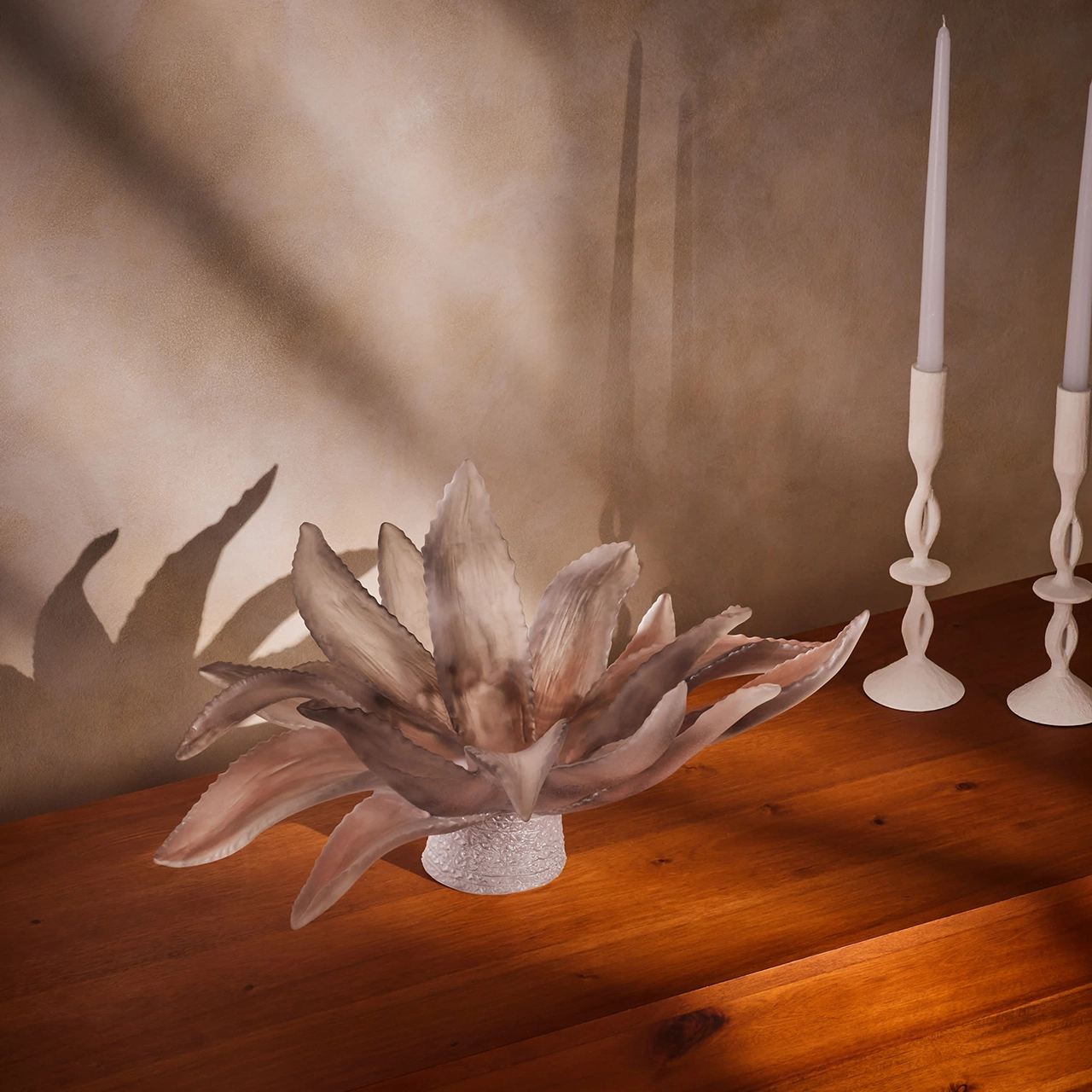 Блюдо для центра стола JARDIN DE CACTUS AGAVE 63 см хрусталь серое Daum 05664-1
