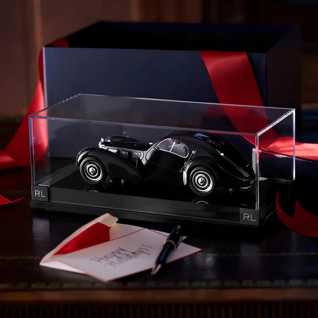 Статуэтка автомобиля Bugatti 57SC Atlantic Coupe Ralph Lauren Home 682723215001