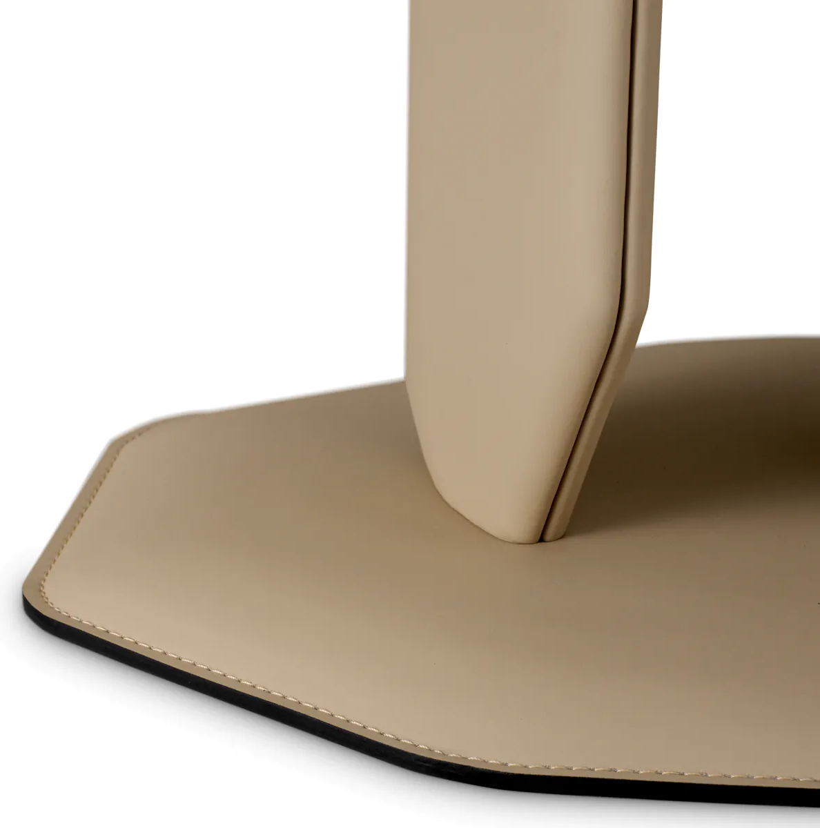 Приставной столик MAURIZIO светло-бежевая кожа Eichholtz 119337