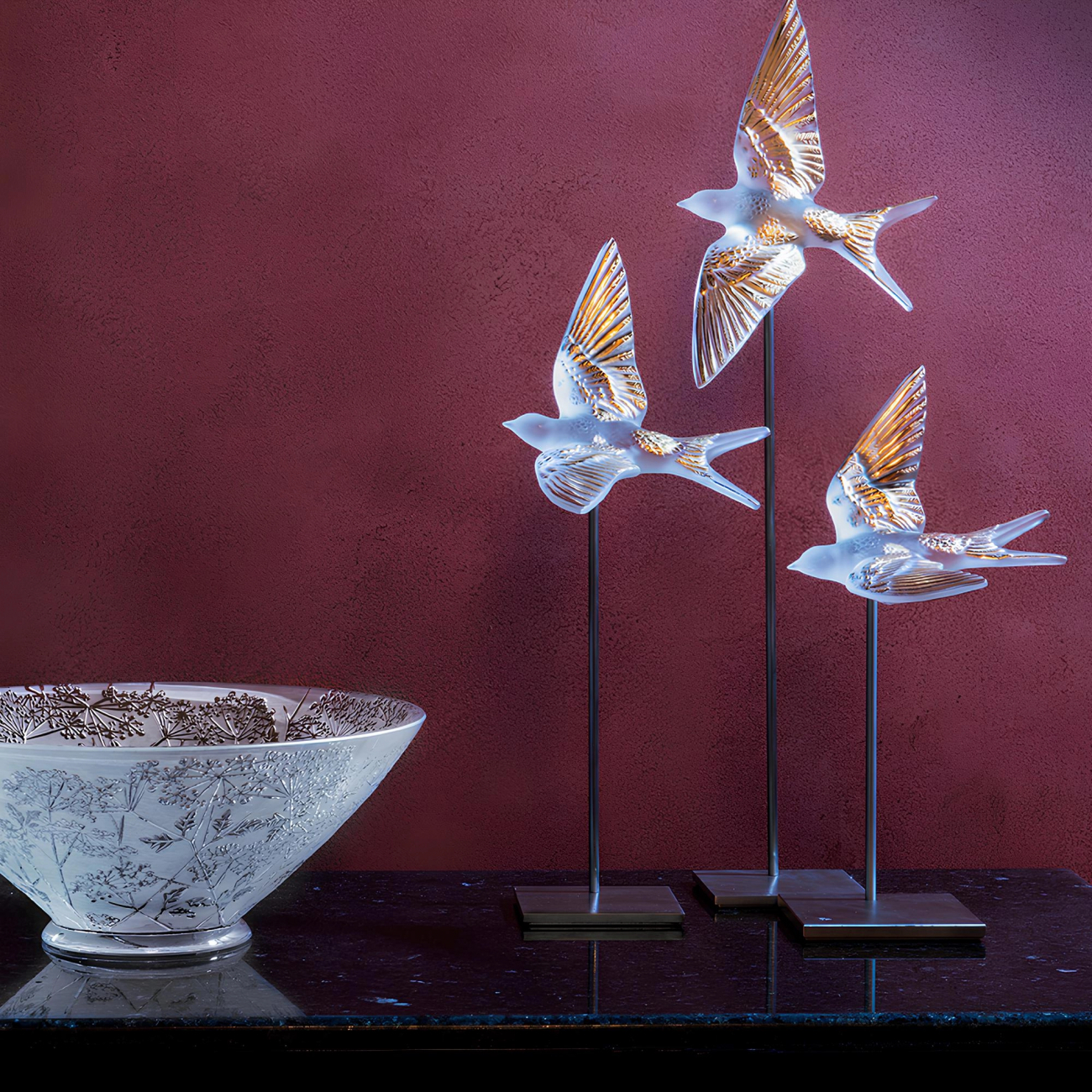 Статуэтка Hirondelles Ласточка прозрачная с позолотой, хрусталь Lalique 10645800