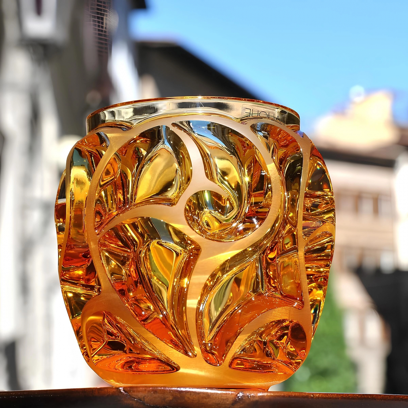 Ваза Tourbillons 21 см янтарная, хрусталь Lalique 10410700