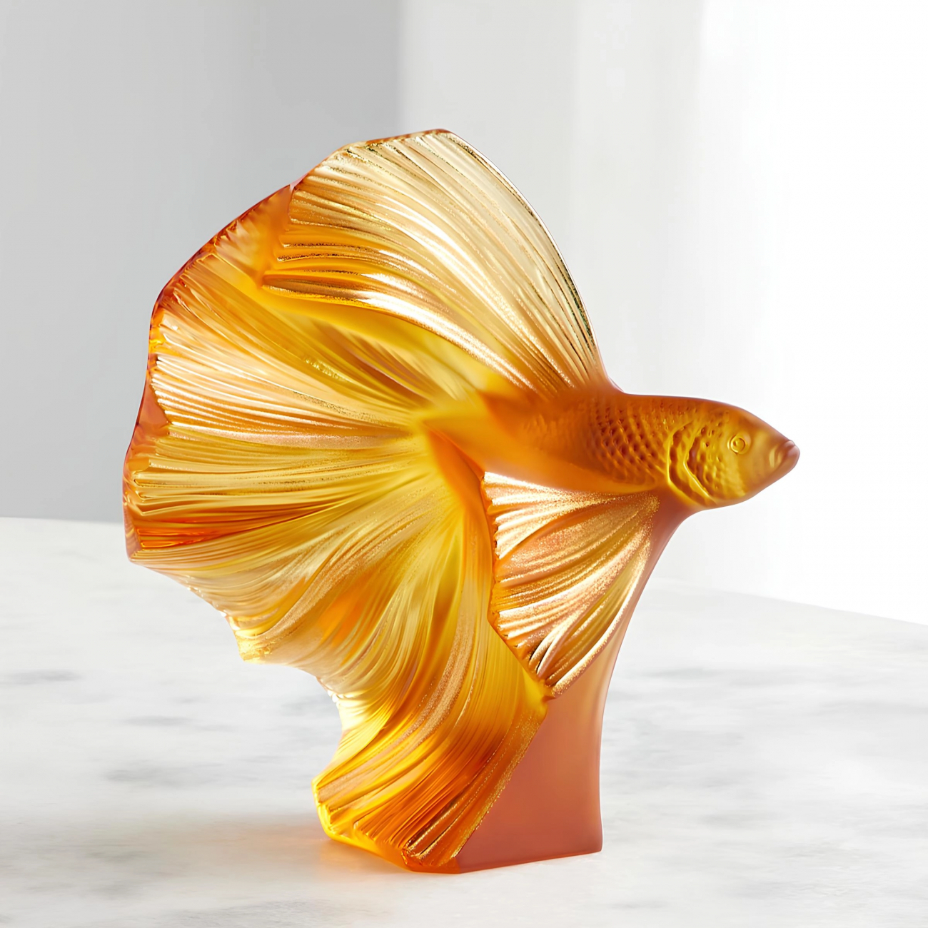 Статуэтка Fighting Fish 26 см янтарная, хрусталь Lalique 10685300