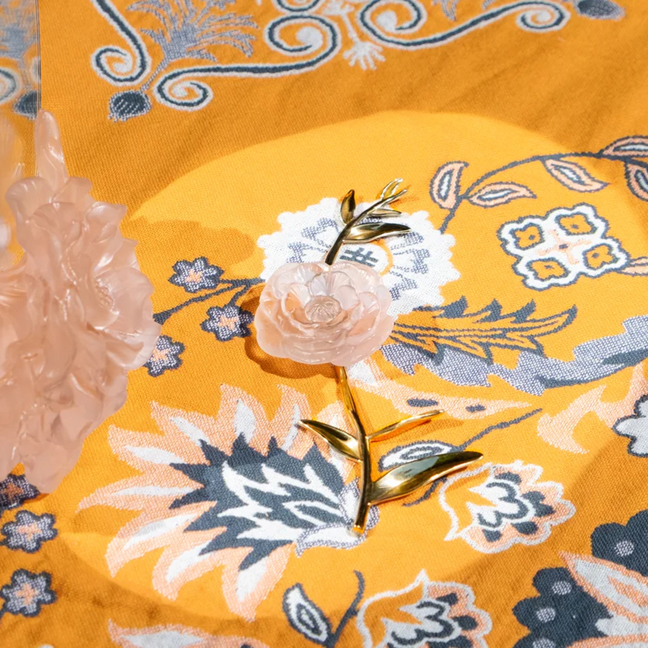 Скульптура CAMELIA D`Apparat 16.5 см хрусталь, латунь Daum 05750-1