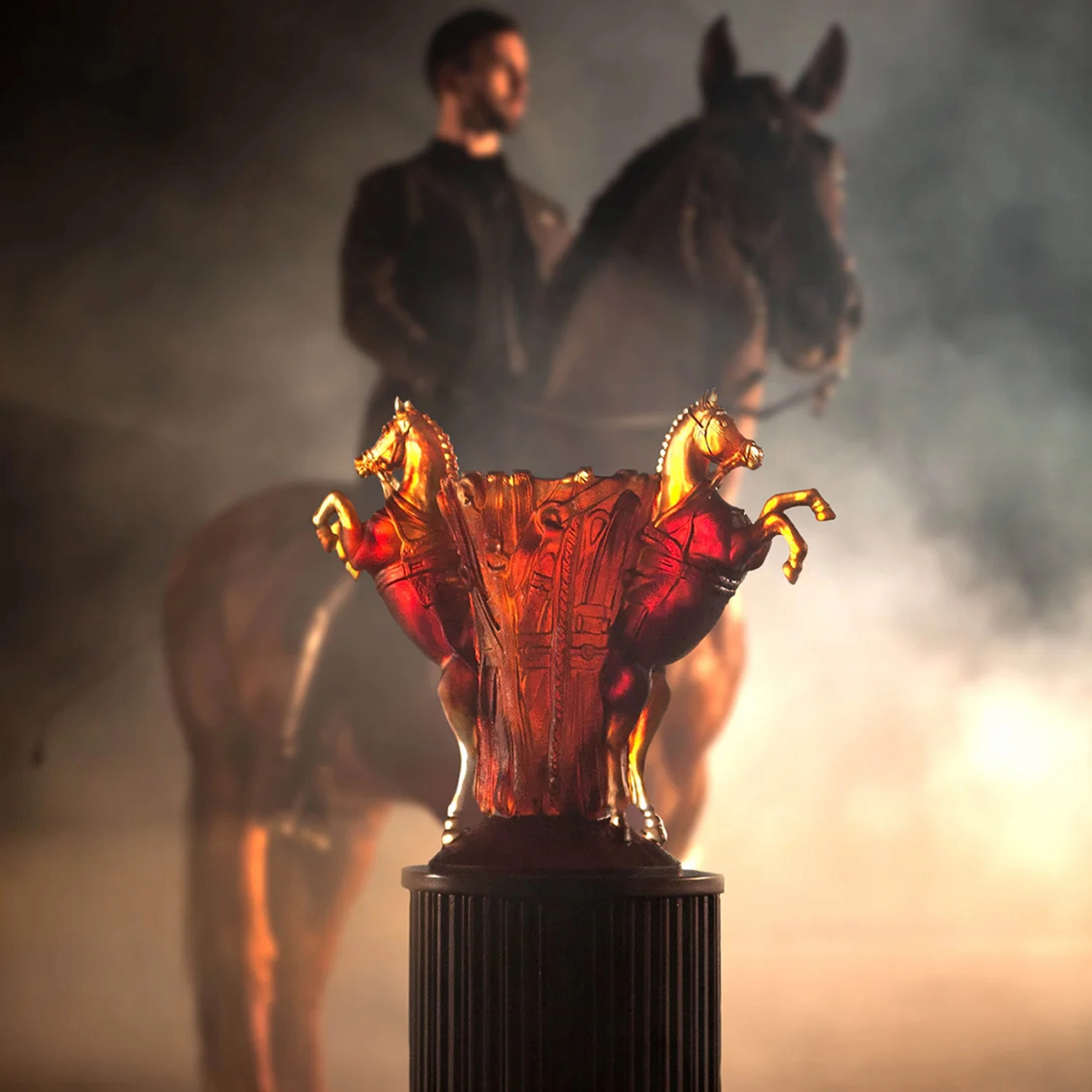 Ваза REVE EQUESTRE 42 см хрусталь янтарная Daum 05863