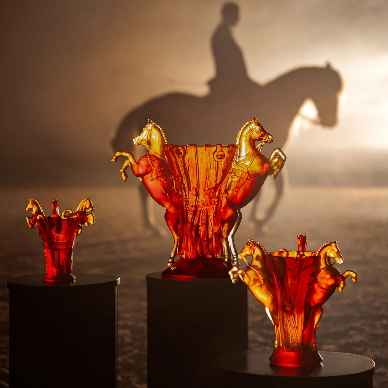 Ваза REVE EQUESTRE 42 см хрусталь янтарная Daum 05863