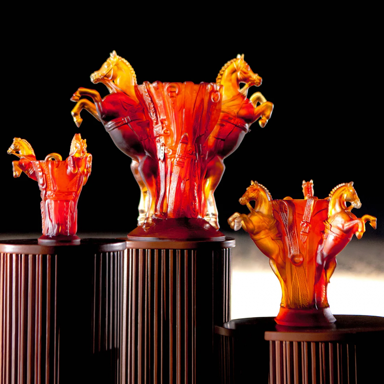 Ваза REVE EQUESTRE 28 см хрусталь янтарная Daum 05864