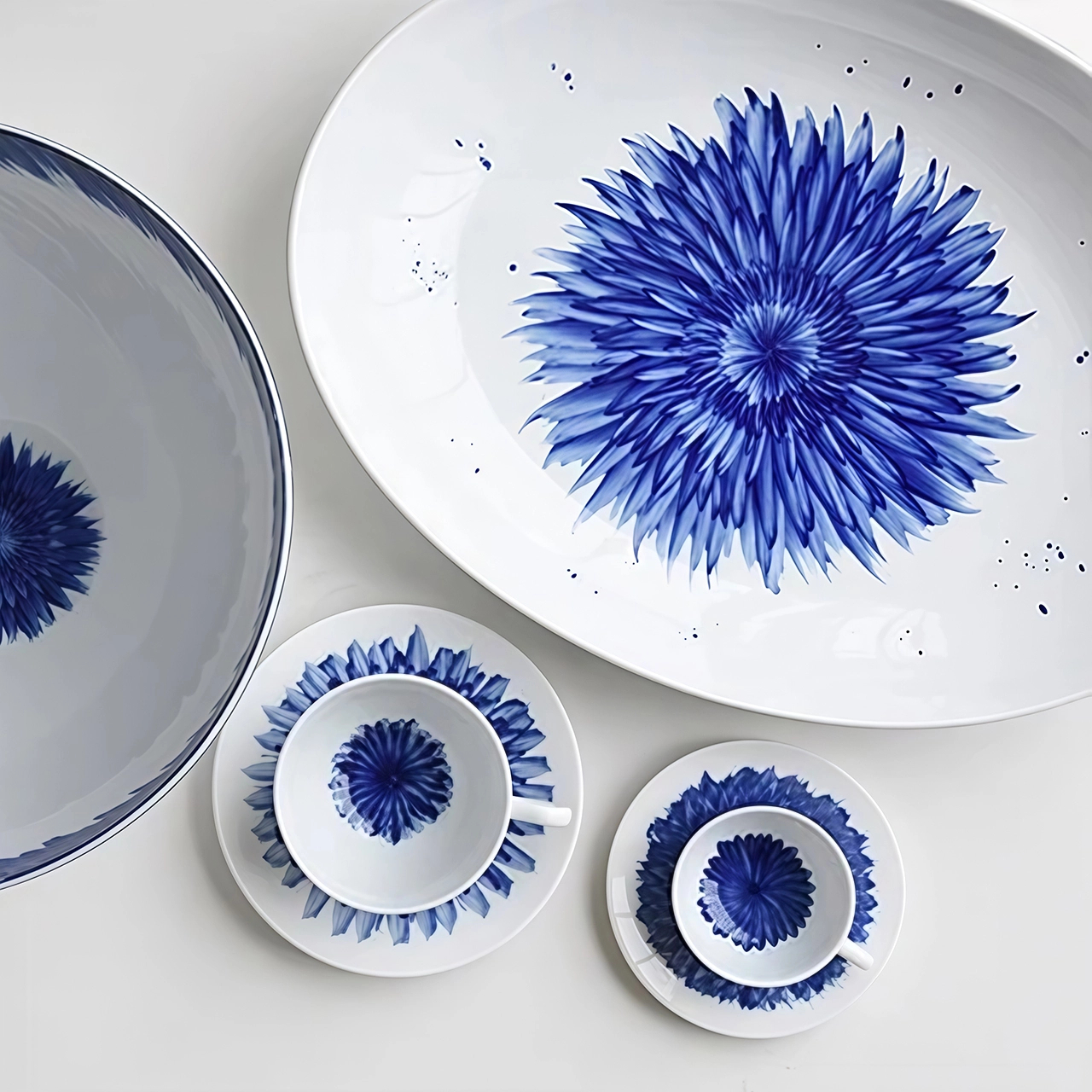 Чашка для завтрака с блюдцем IN BLOOM 300 мл фарфор бело-синяя Bernardaud 1768/21512