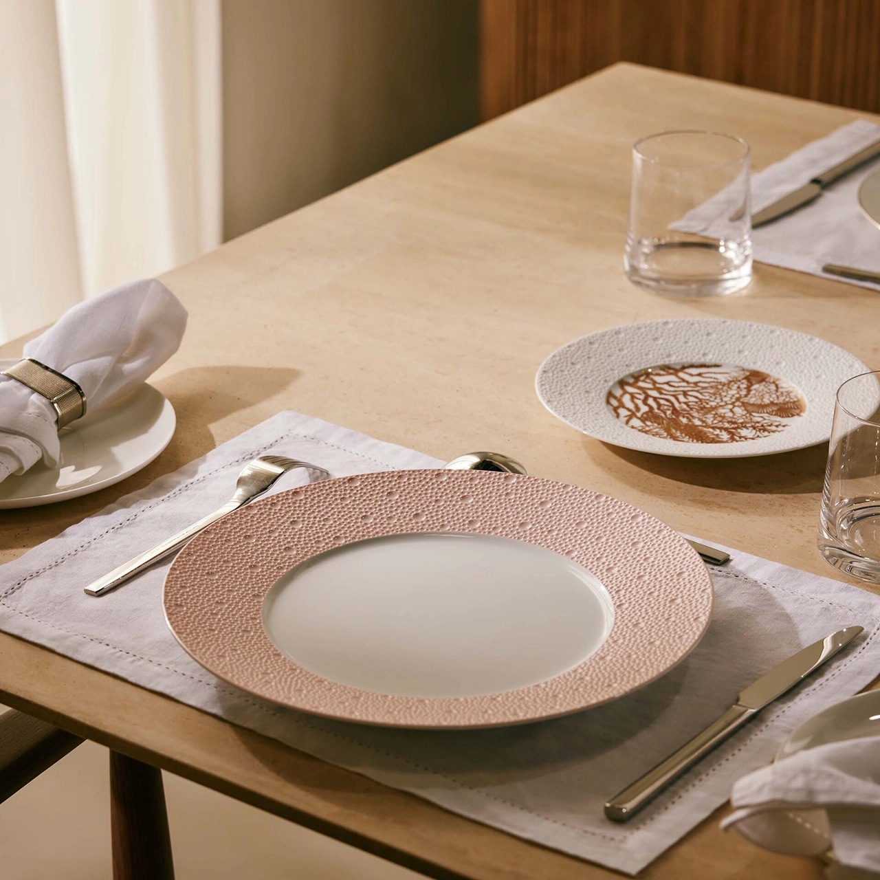 Тарелка обеденная ECUME ROSE 26 см фарфор розовая Bernardaud 2589/20249