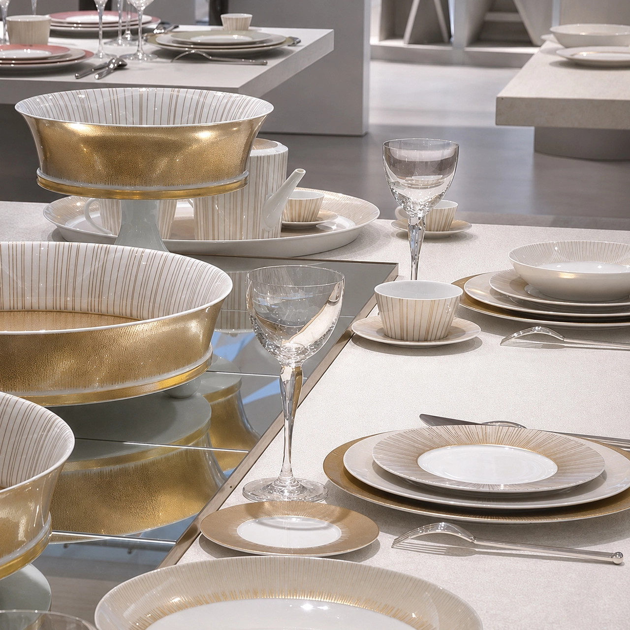 Тарелка суповая SOL 19 см фарфор бело-золотая Bernardaud 1655/26