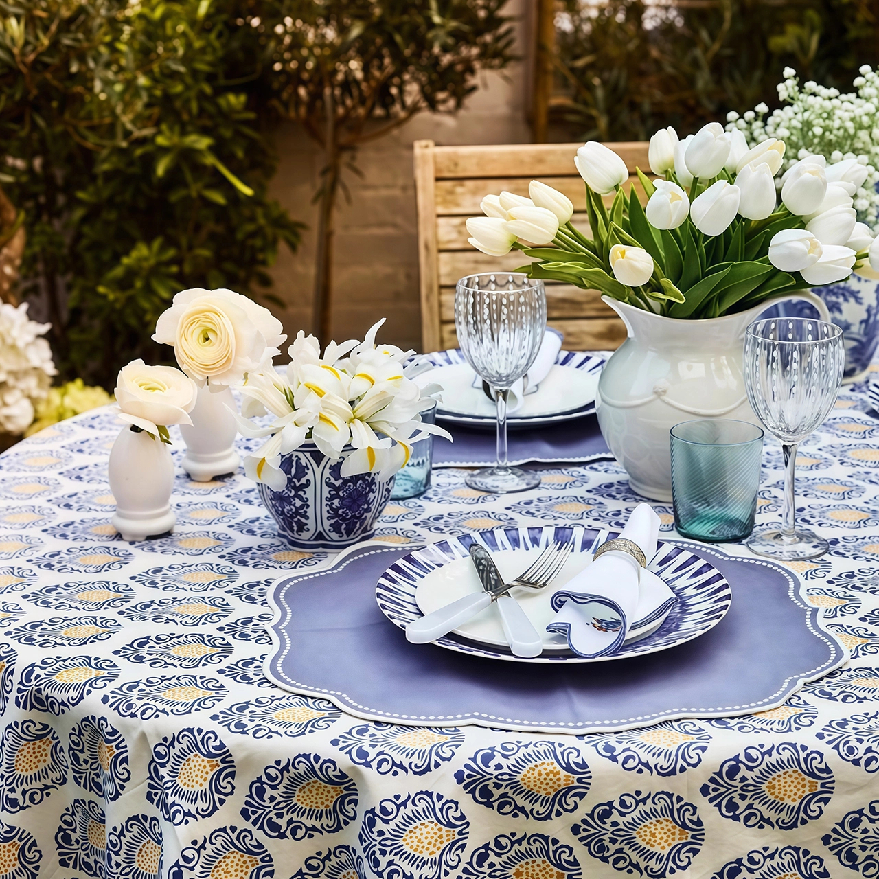 Тарелка обеденная IN BLOOM 27 см фарфор бело-синяя Bernardaud 1768/21259