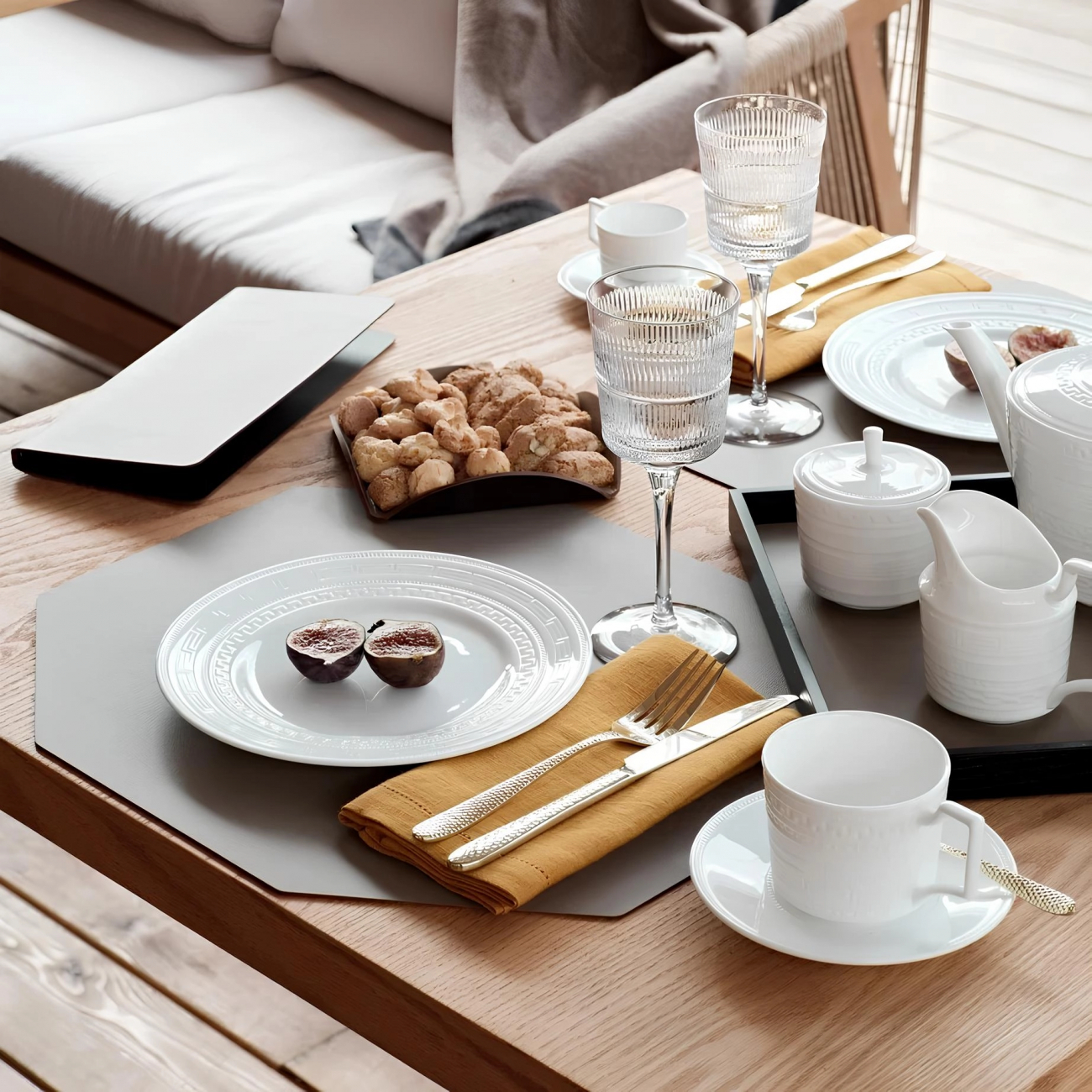 Подставка серая 35х35 кожа – 2