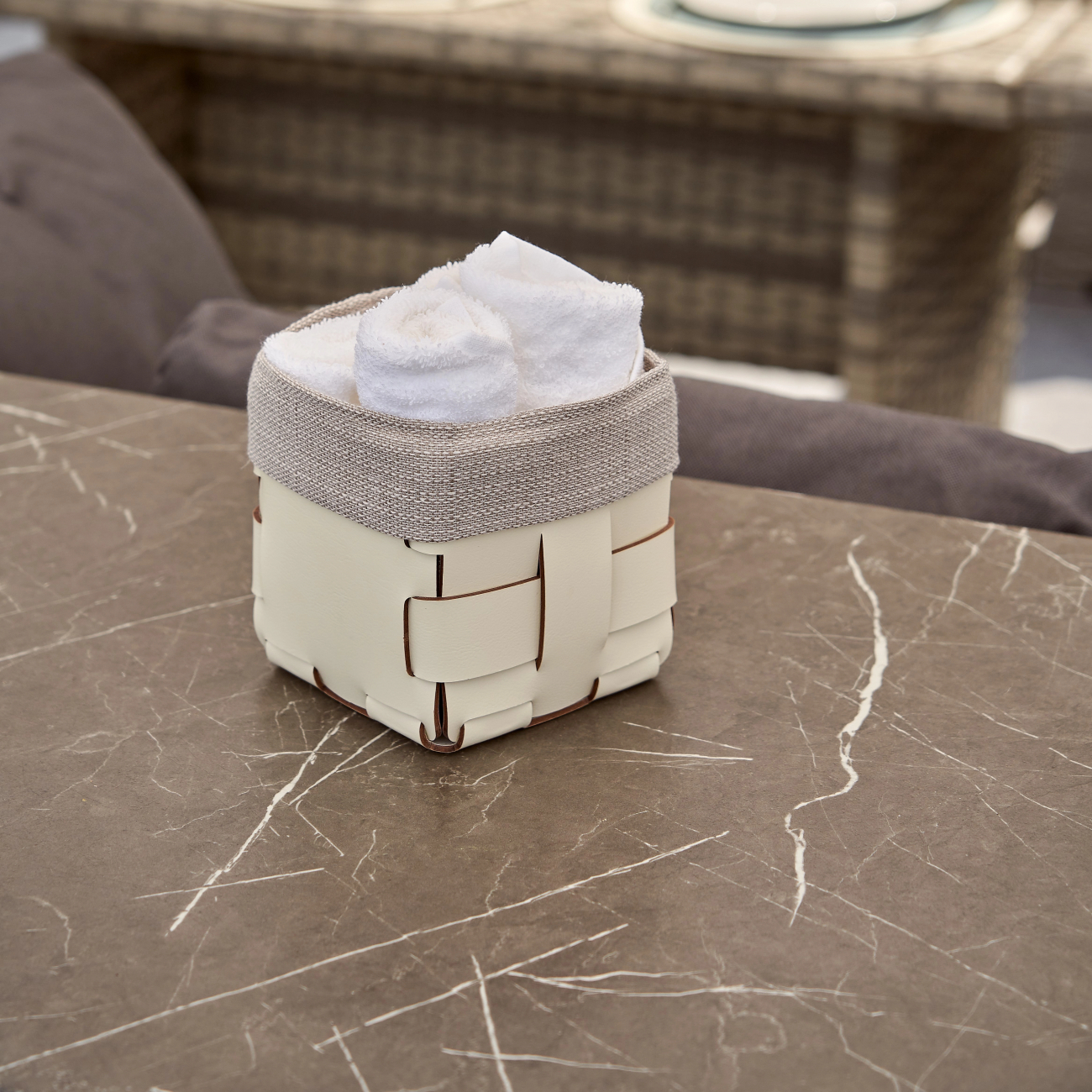 Корзиночка Mini BOTTEGA 12х12 белая, кожа ADJ 1013.10.TS30