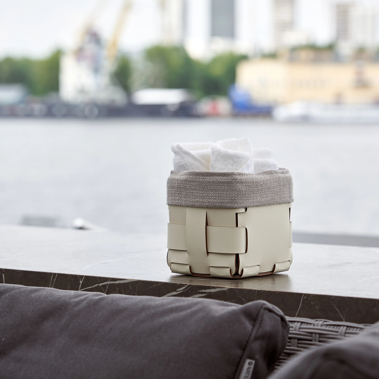 Корзиночка Mini BOTTEGA 12х12 белая, кожа ADJ 1013.10.TS30