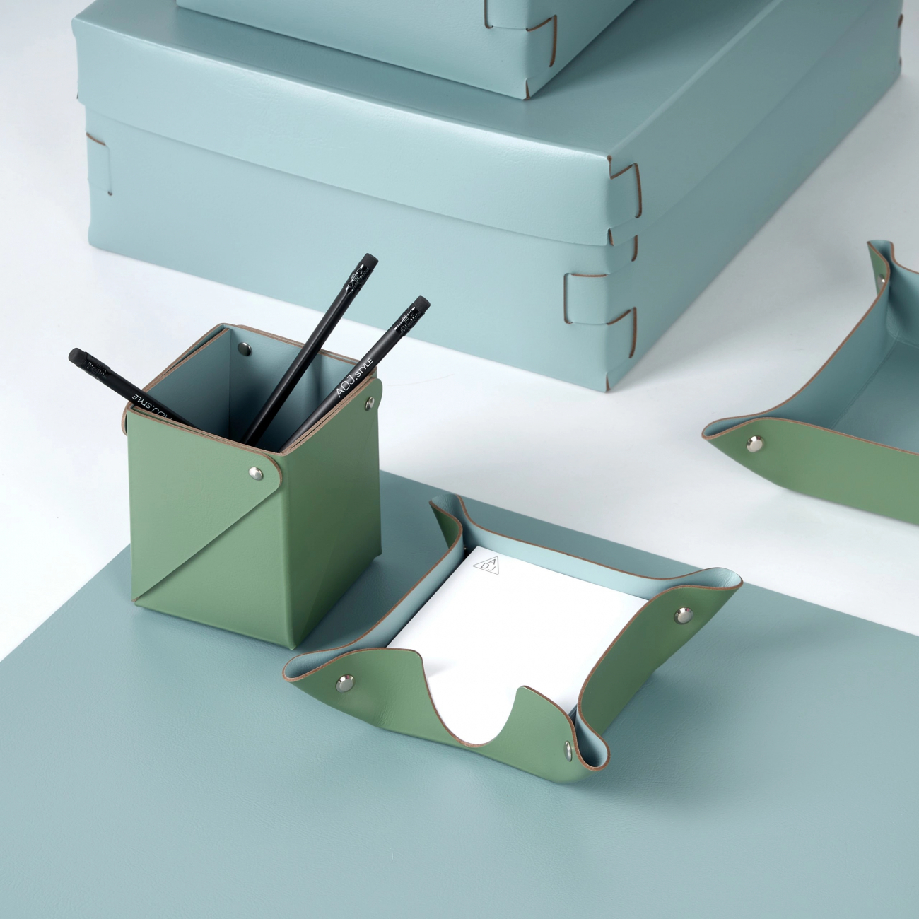 Стакан для канцелярии 8x8 эвкалипт, кожа ADJ 0104.60.TS16