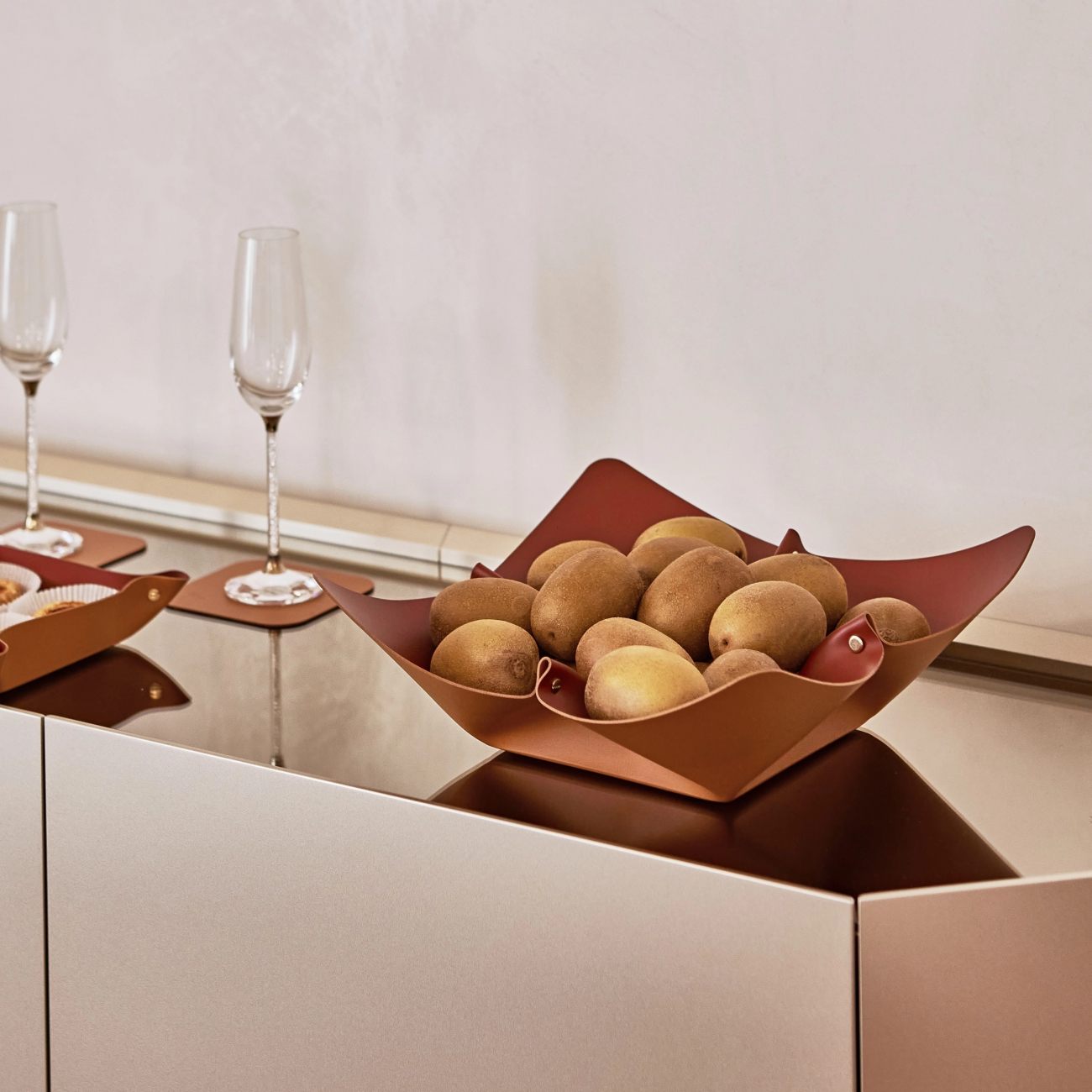 Фруктовница 35 см коньяк, кожа – 2