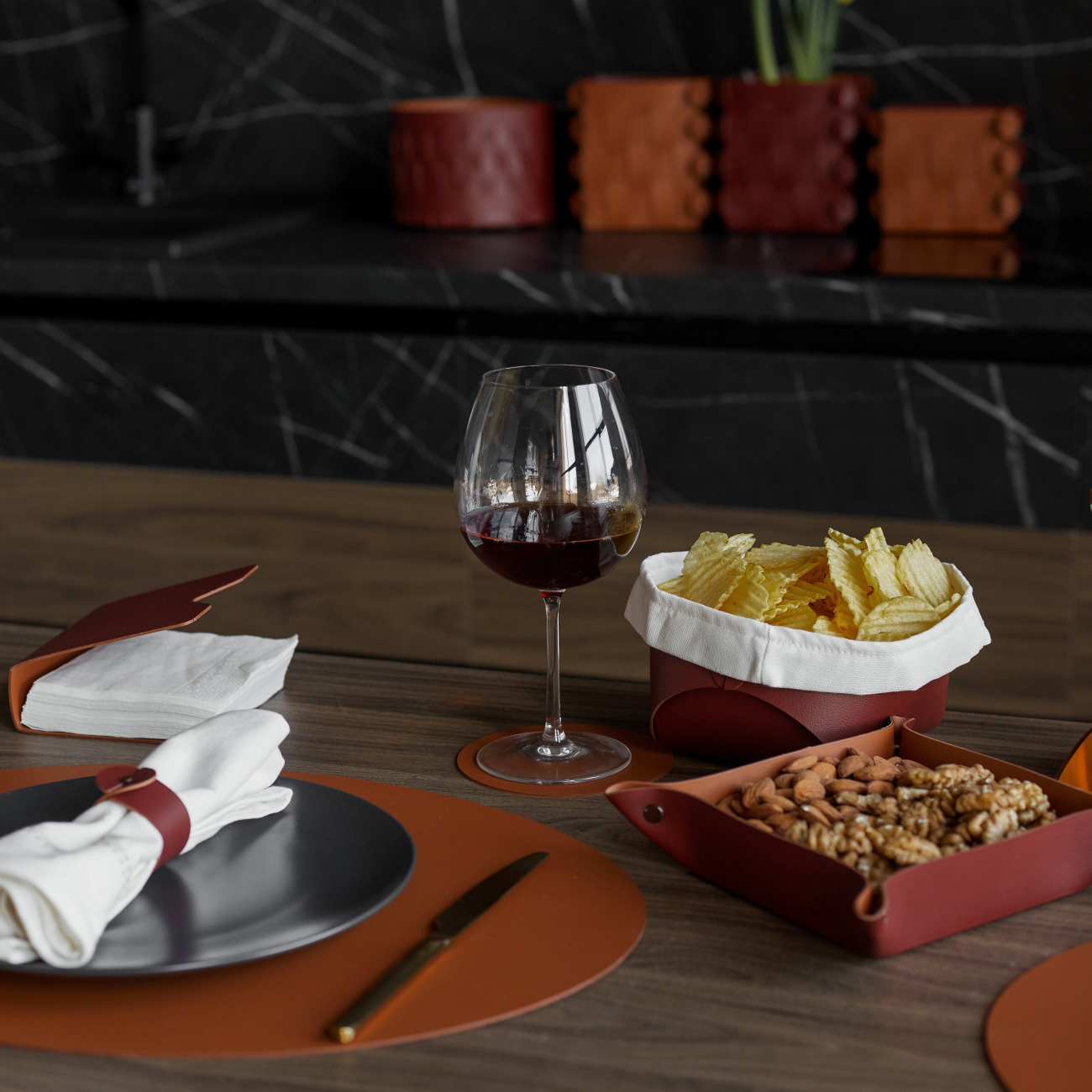 Корзина для хлеба FLORA 20х20 бордо, кожа ADJ 0040.30.TS16