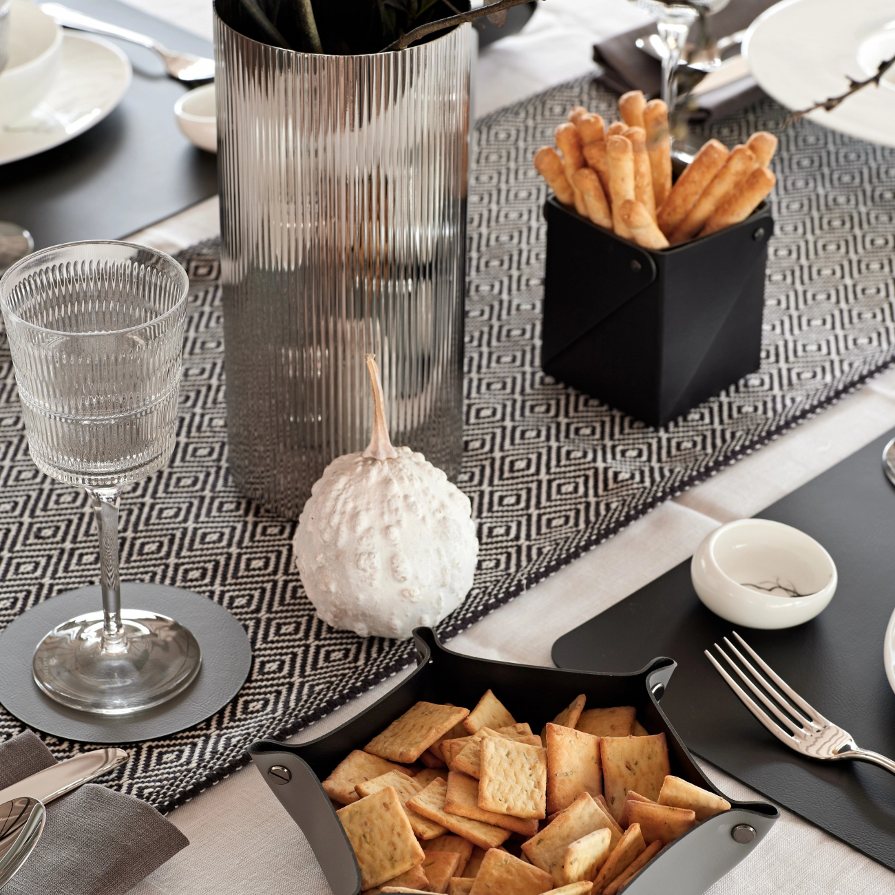 Стакан для канцелярии 8x8 чёрный, кожа ADJ 0104.01.TS16