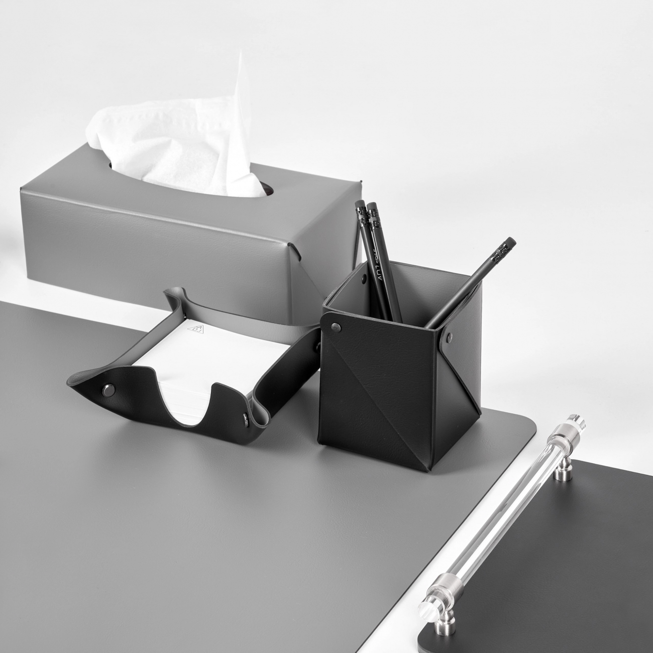 Стакан для канцелярии 8x8 чёрный, кожа ADJ 0104.01.TS16