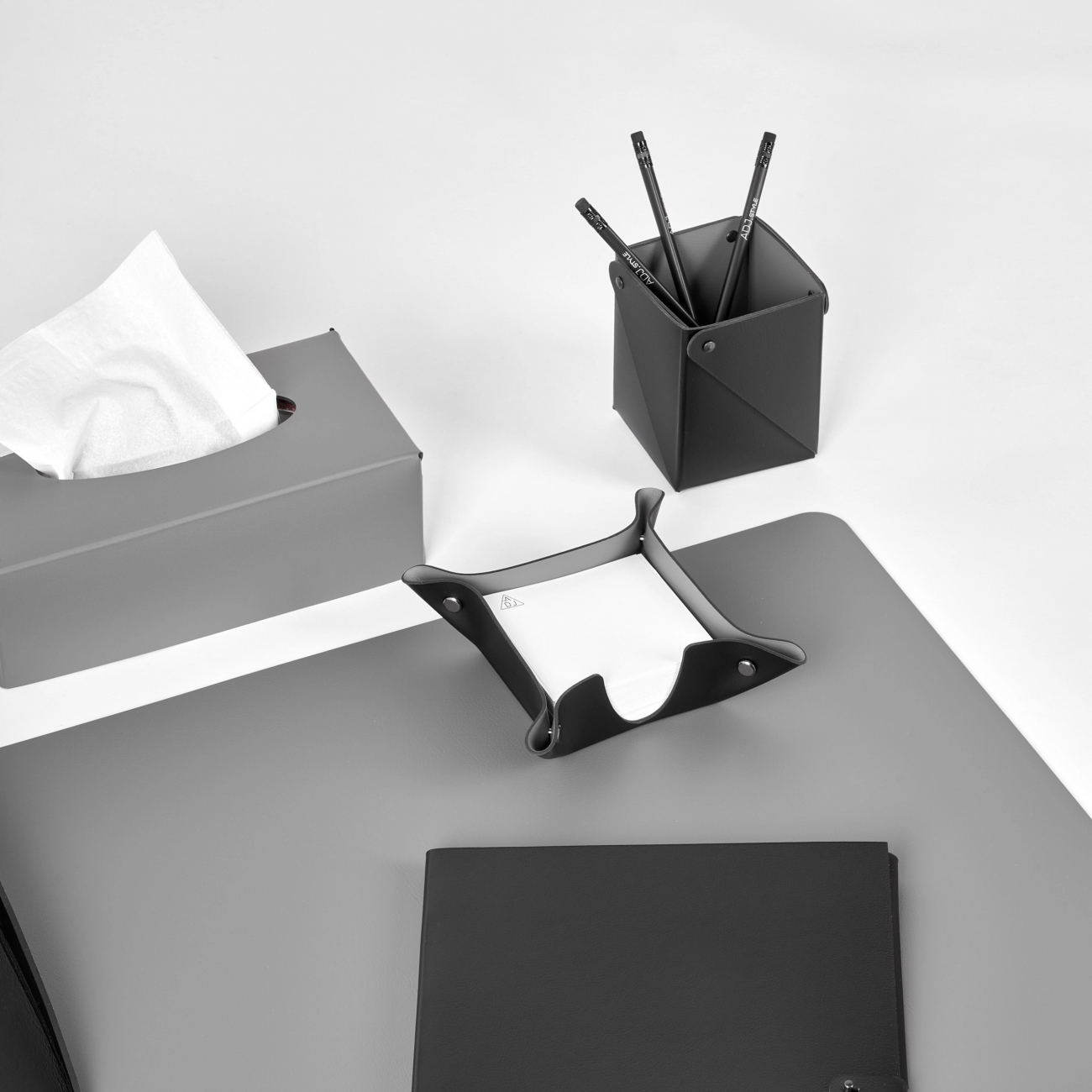 Стакан для канцелярии 8x8 чёрный, кожа ADJ 0104.01.TS16