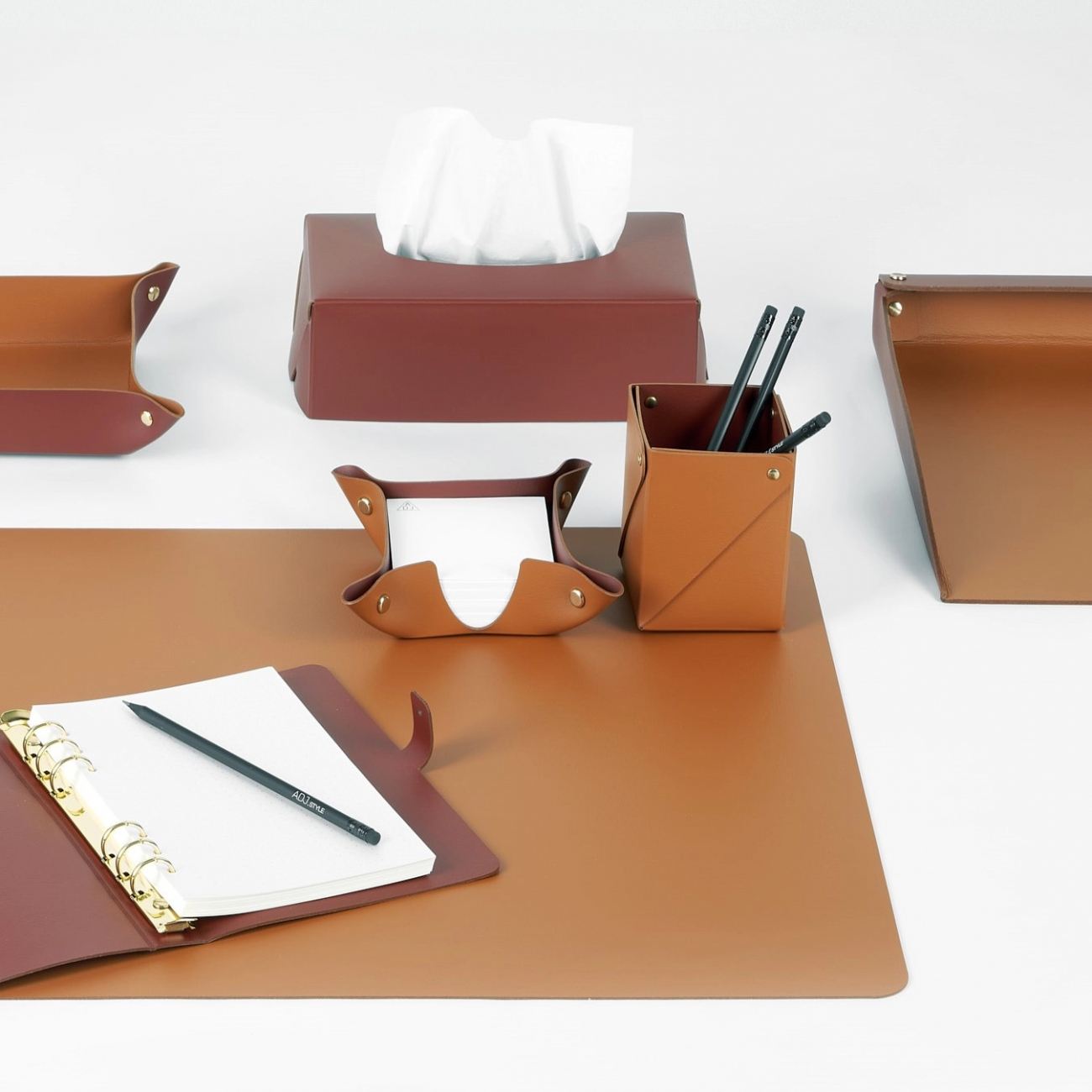 Стакан для канцелярии 8x8 коньяк, кожа – 2