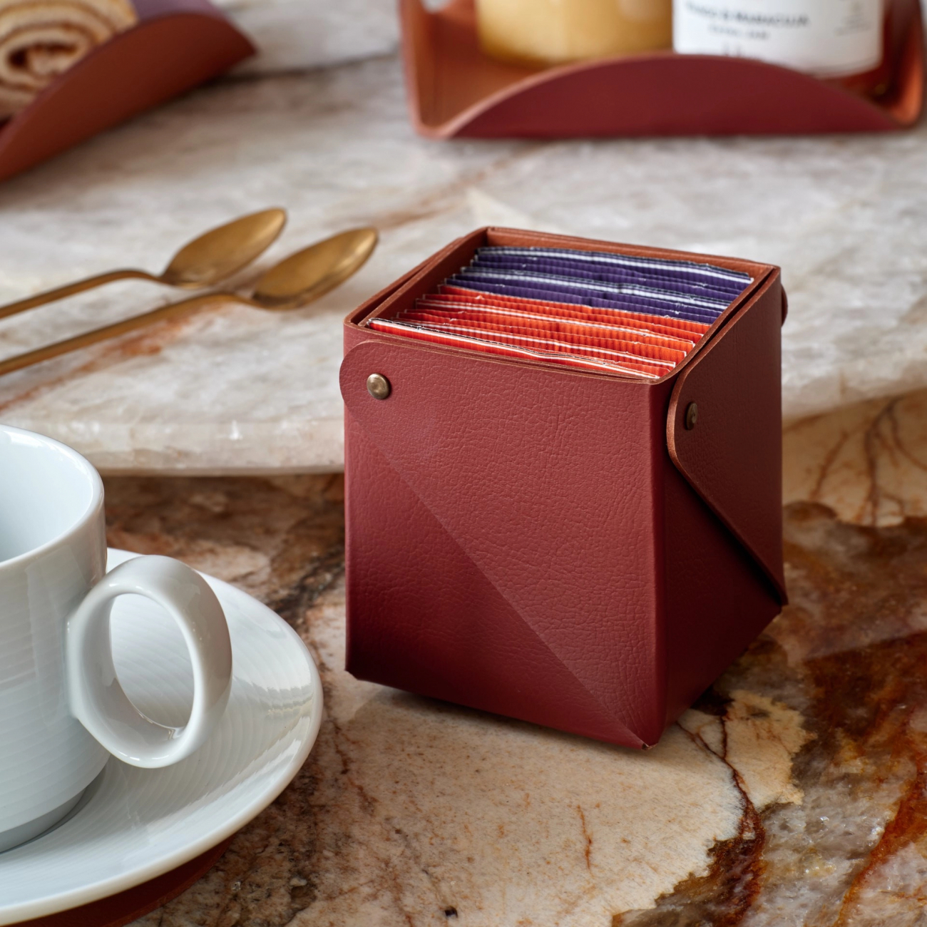 Стакан для канцелярии 8x8 бордо, кожа – 2