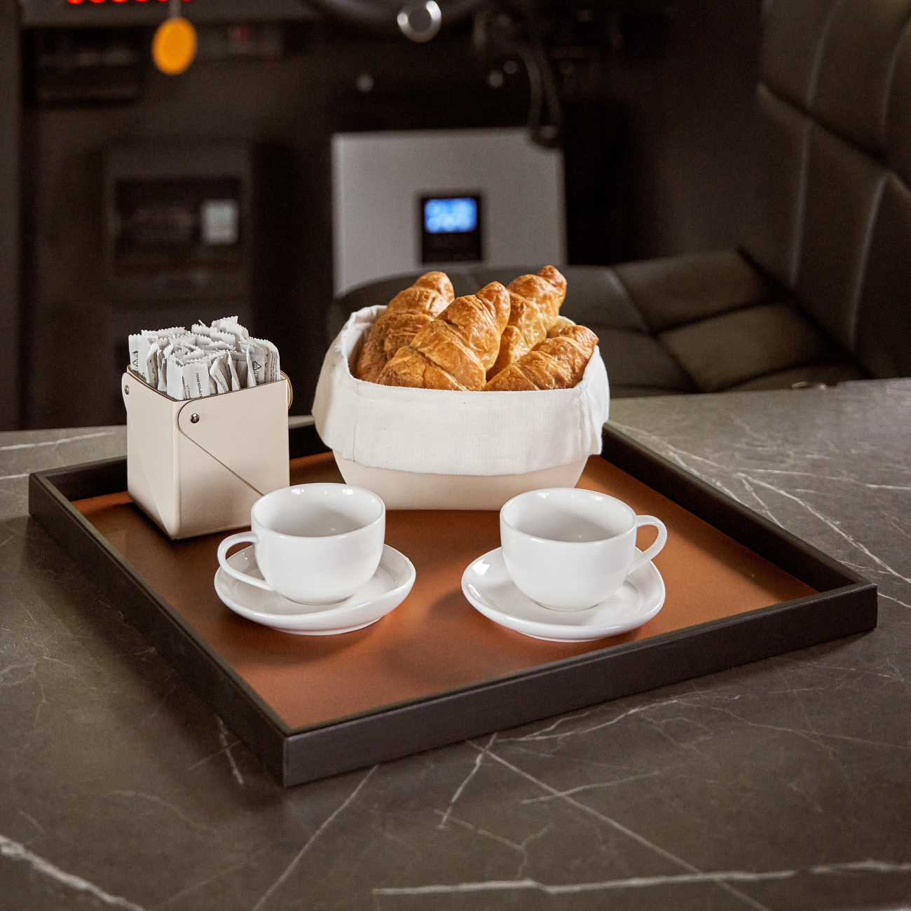 Корзина для хлеба FLORA 20х20 белая, кожа – 2