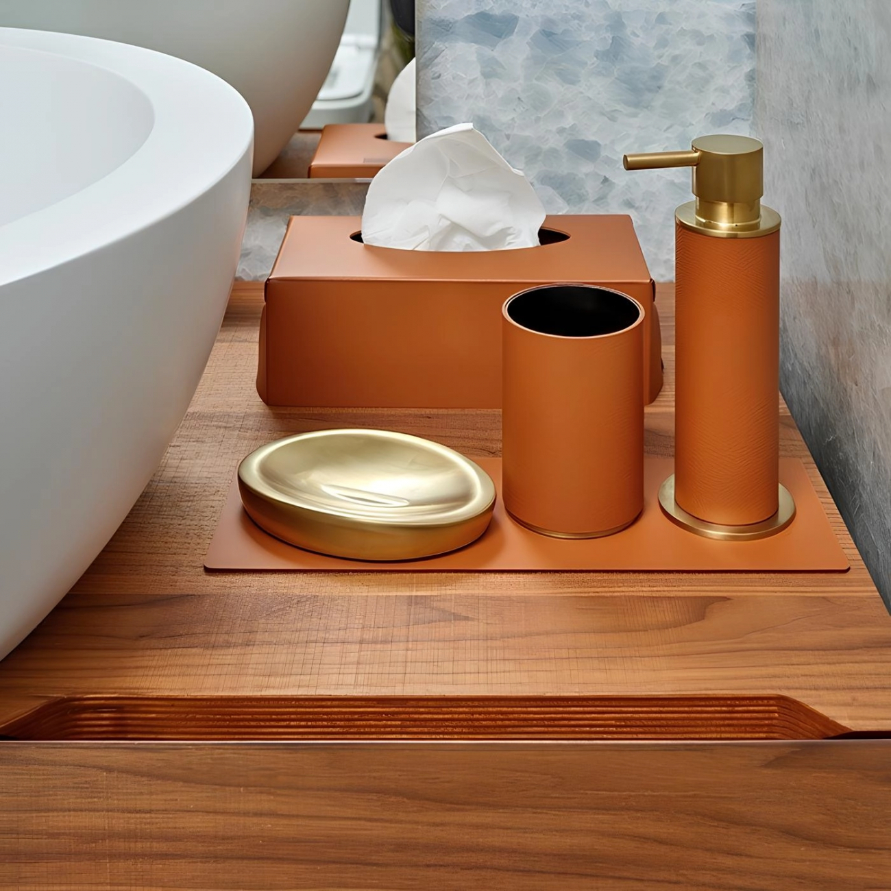 Диспенсер для мыла кожа коньяк, матовое золото ADJ 4980.09.OM