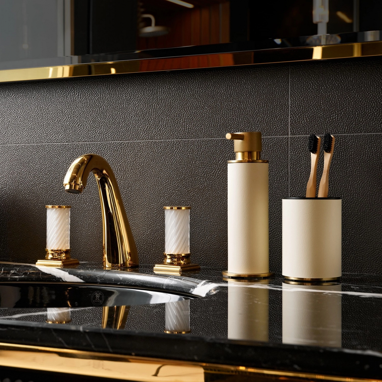 Диспенсер для мыла кожа панна кота, матовое золото – 2