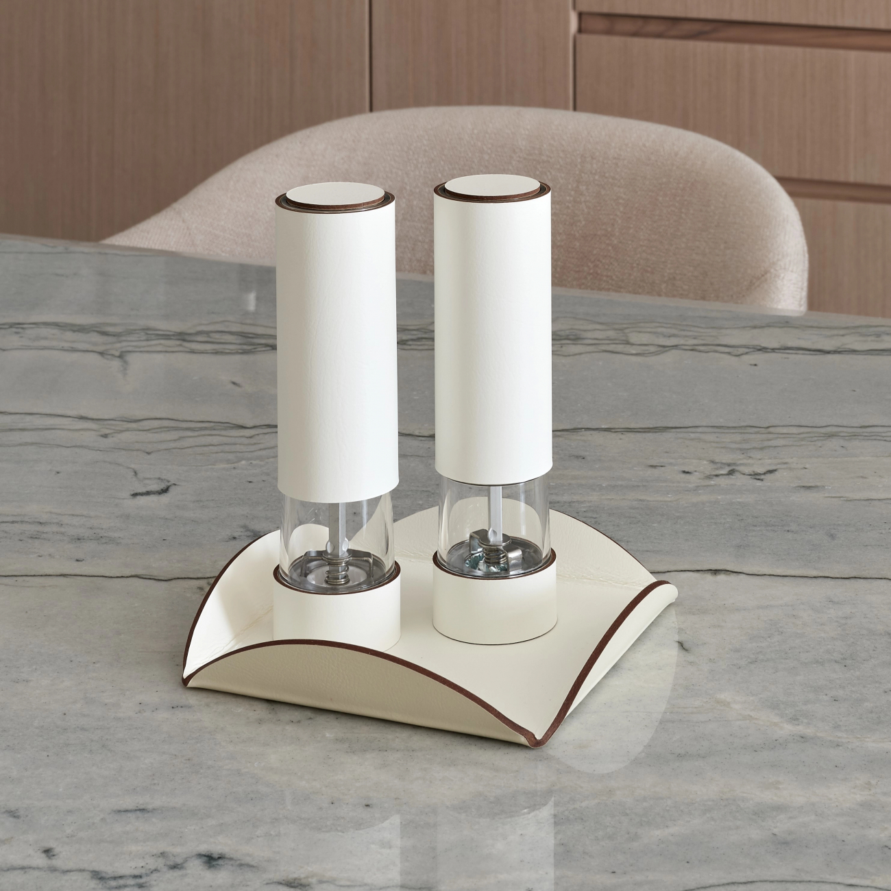 Электрическая мельница для специй 17 см белая, кожа ADJ 0090.10