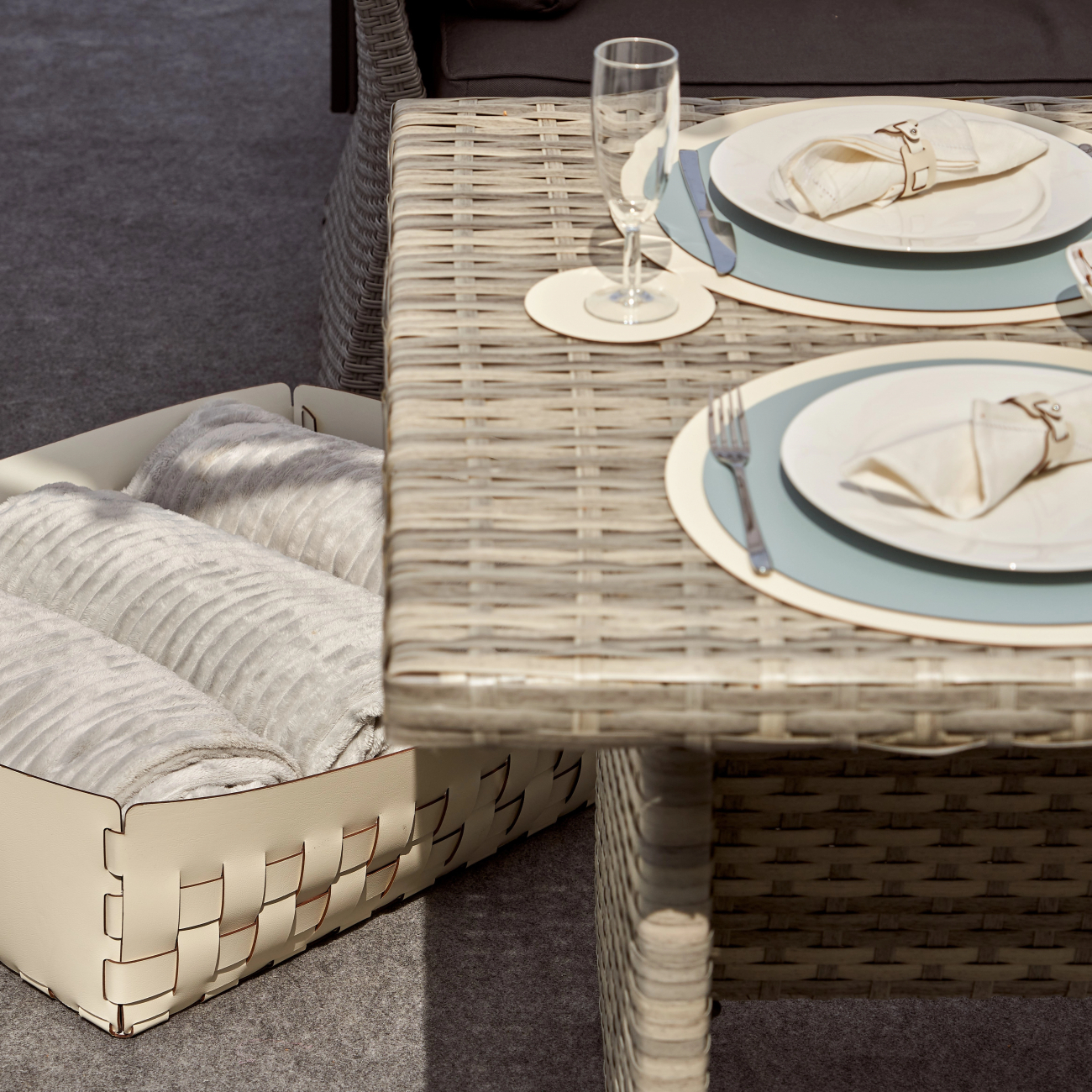 Плейсмат круглый двусторонний 35 см белый-панна кота, кожа ADJ 0004.10/16.TS16