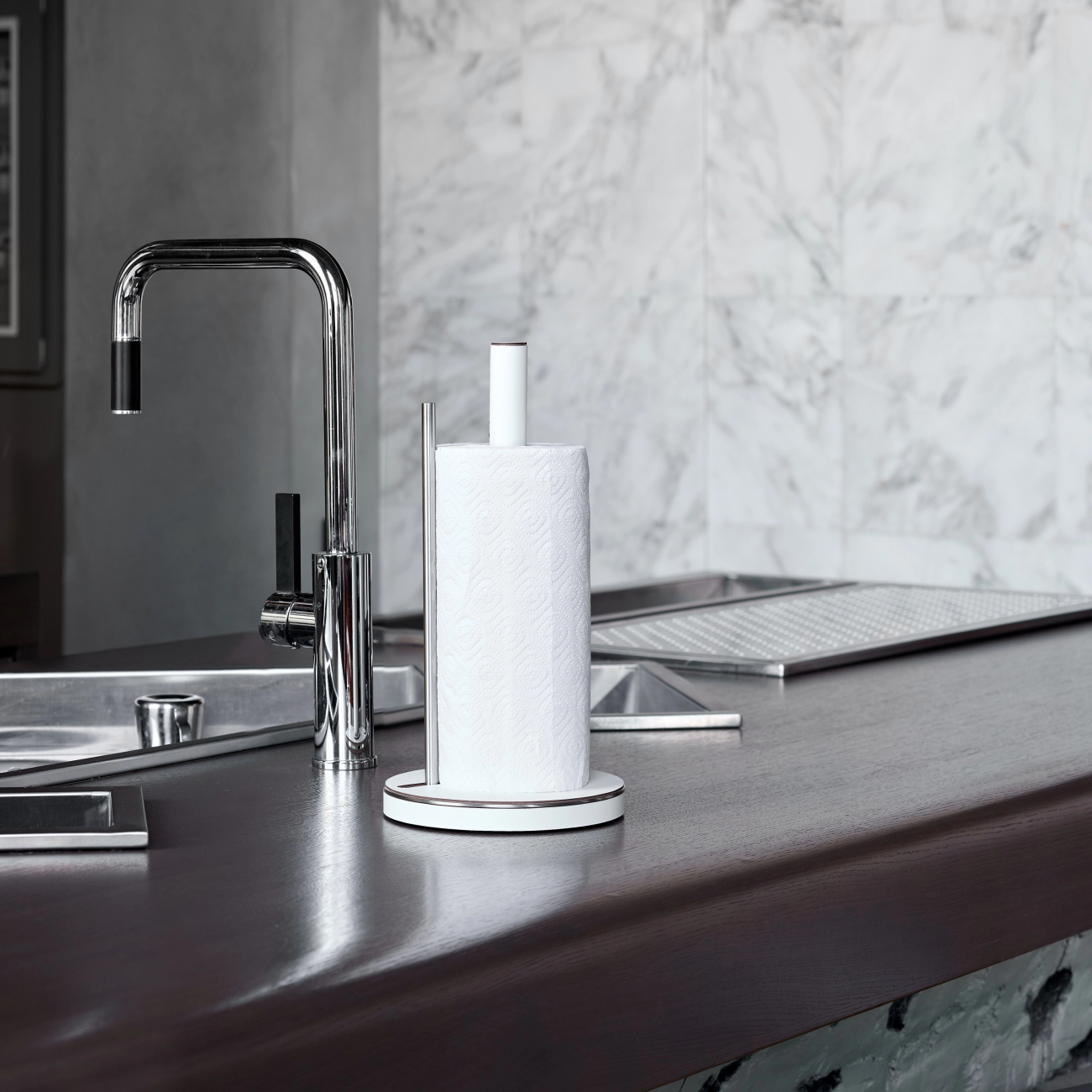 Держатель для бумажных полотенец 32 см белый, кожа – 2