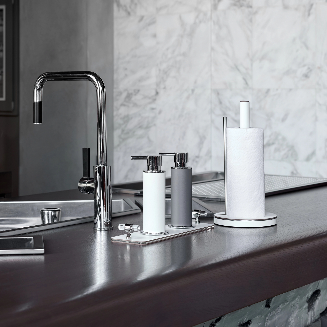 Держатель для бумажных полотенец 32 см белый, кожа ADJ 0095.10