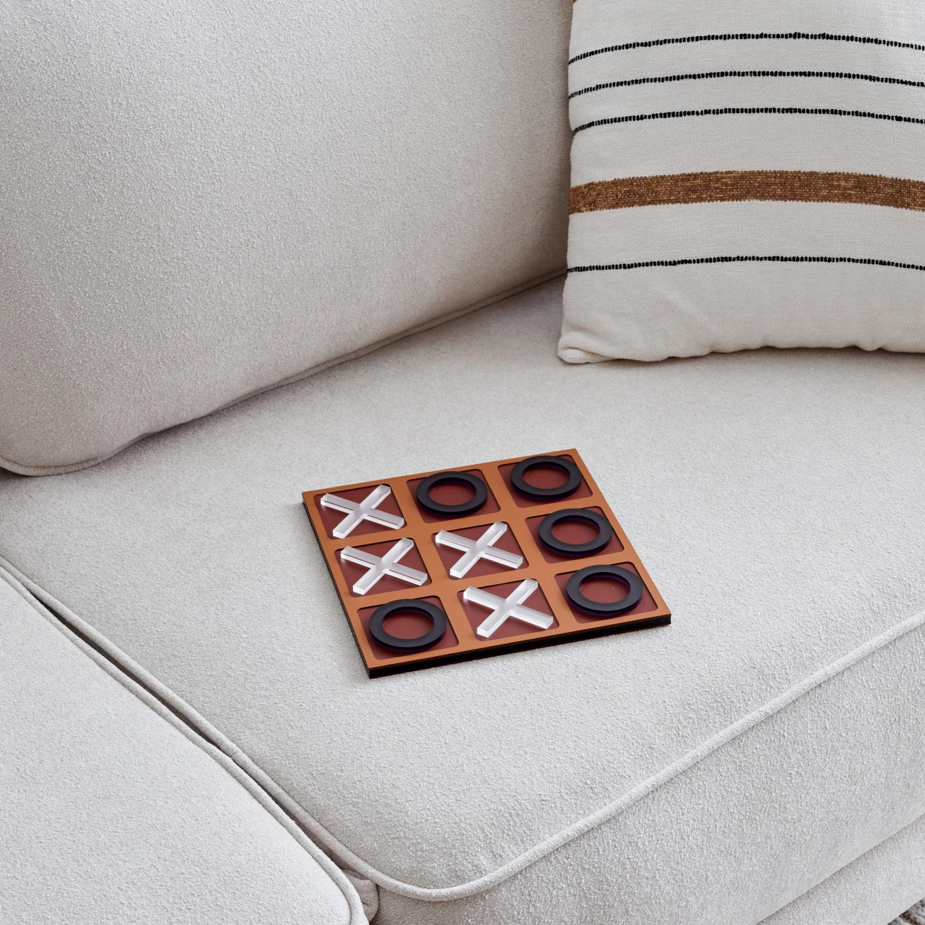 Крестики-нолики 24x24 коньяк, акрил, кожа ADJ 8001.09
