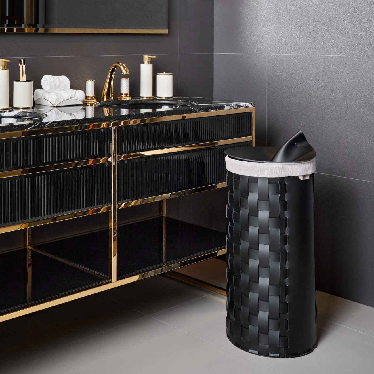 Крышка для корзины круглая 30 см чёрная, кожа ADJ 0030.01.TS30