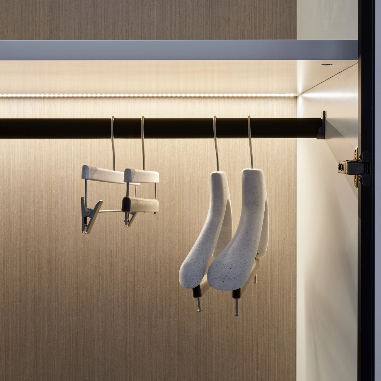 Вешалка с перемычкой 40 см, слоновая кость, древесная паста – 2