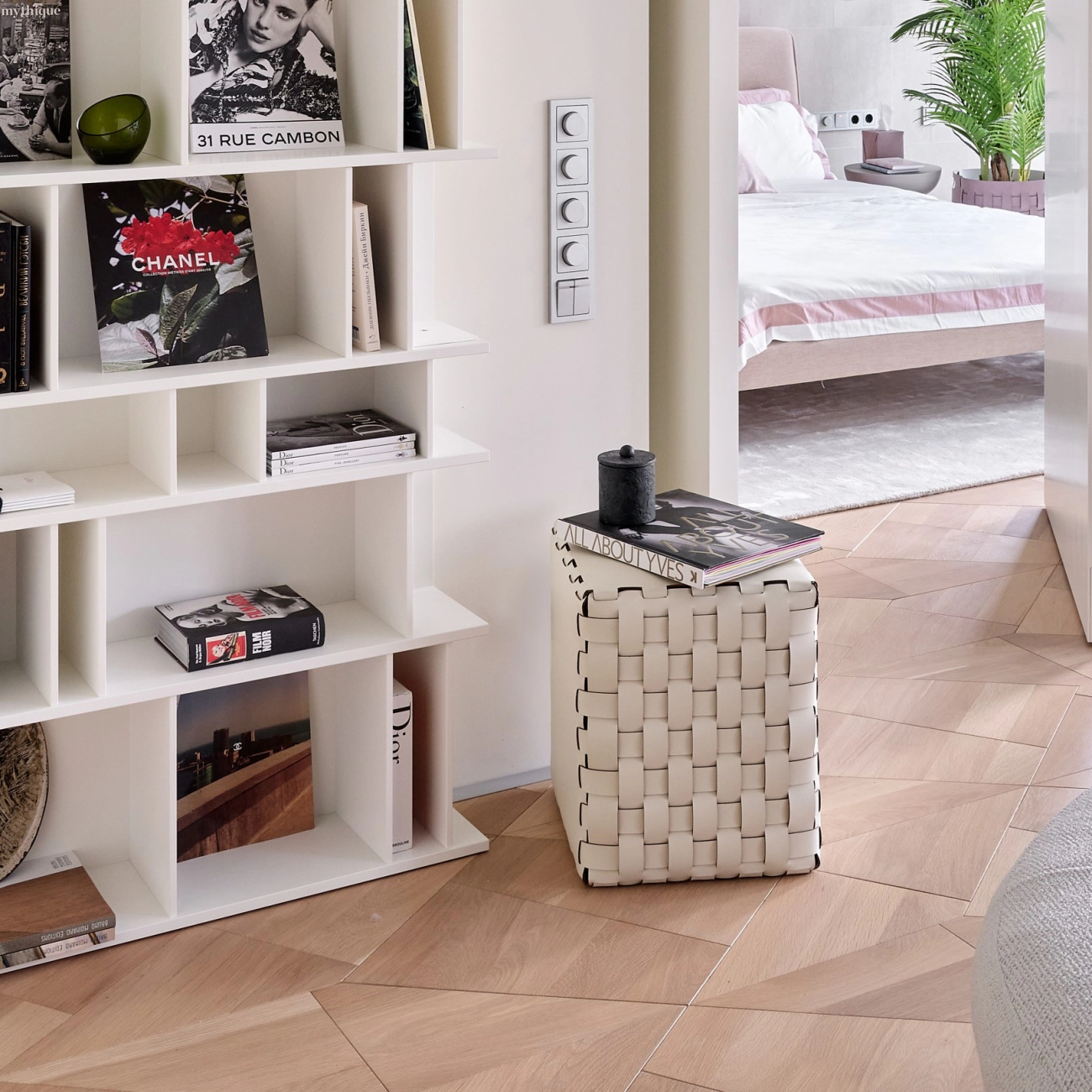 Пуф BOTTEGA квадратный 35x35 панна кота, кожа ADJ 1070.16.TS30