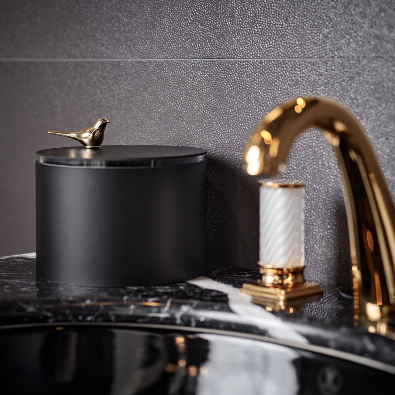 Шкатулка BIRD 15 см чёрная, кожа – 2