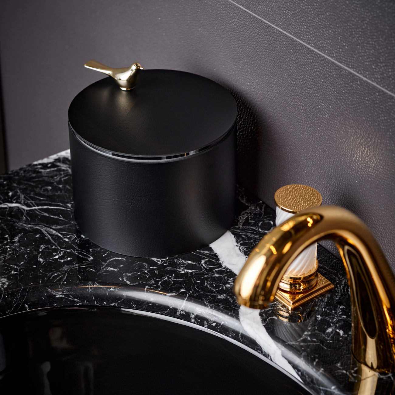 Шкатулка BIRD 15 см чёрная, кожа ADJ 5015B.01.O