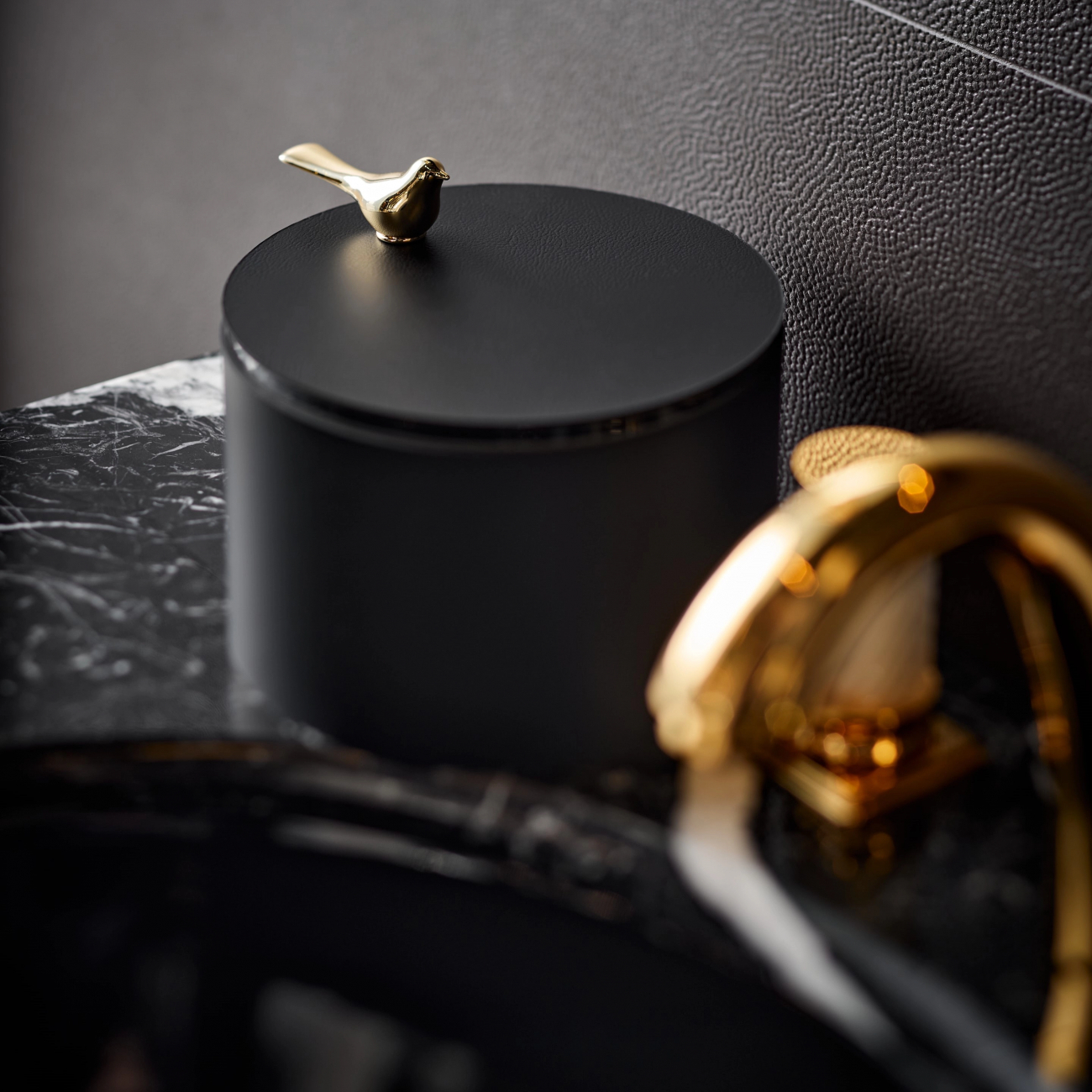 Шкатулка BIRD 15 см чёрная, кожа ADJ 5015B.01.O