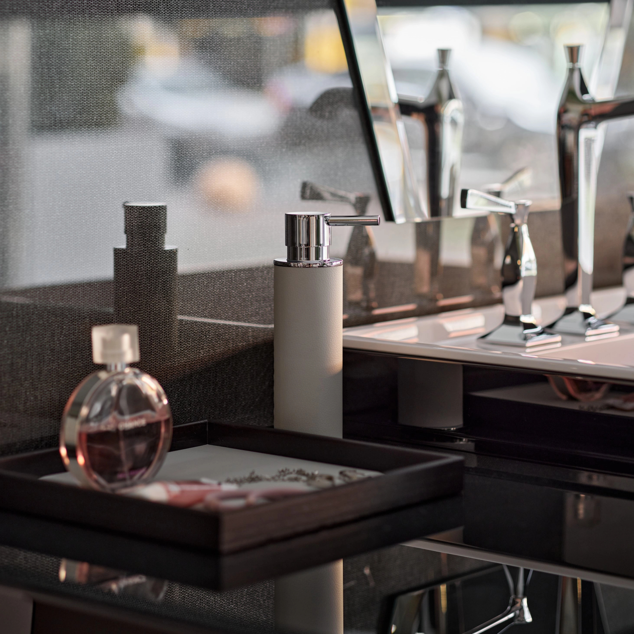 Поднос MONDO 30x30 белый, кожа, древесная паста ADJ 0063.10.W