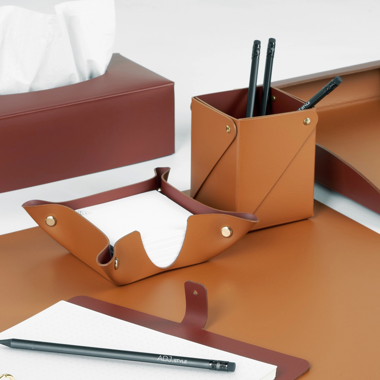 Подставка для бумажных блоков 10x10 коньяк, кожа ADJ 0105.09.TS16