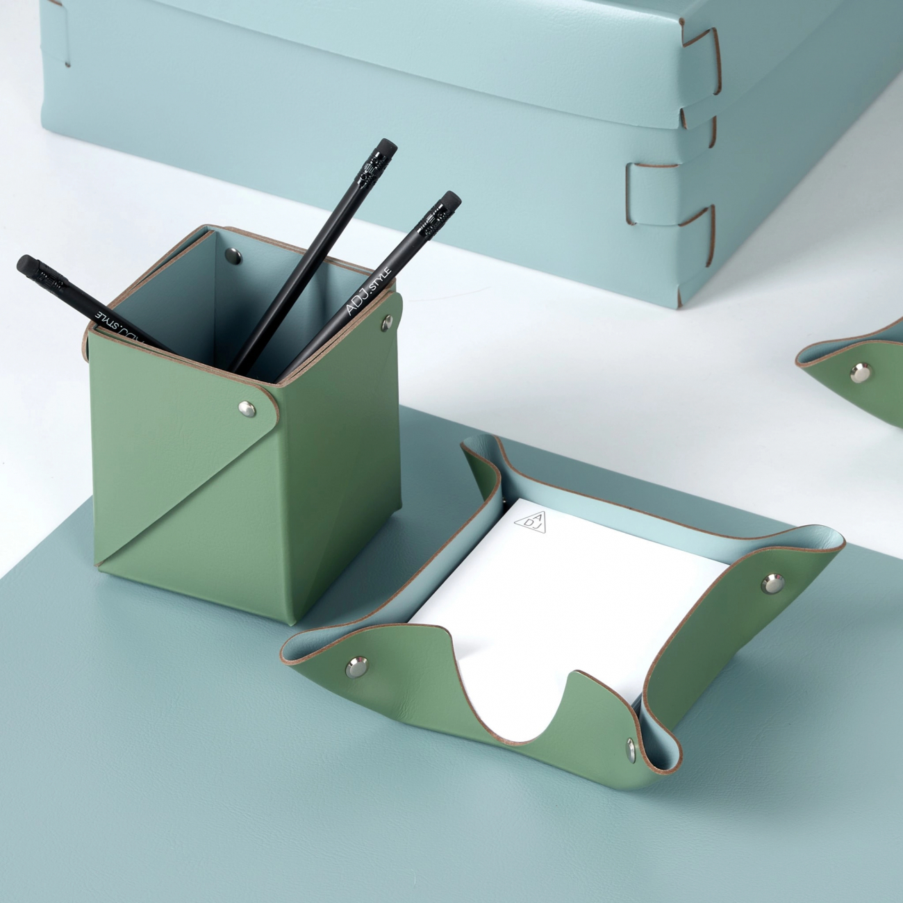 Подставка для бумажных блоков 10x10 эвкалипт, кожа – 2