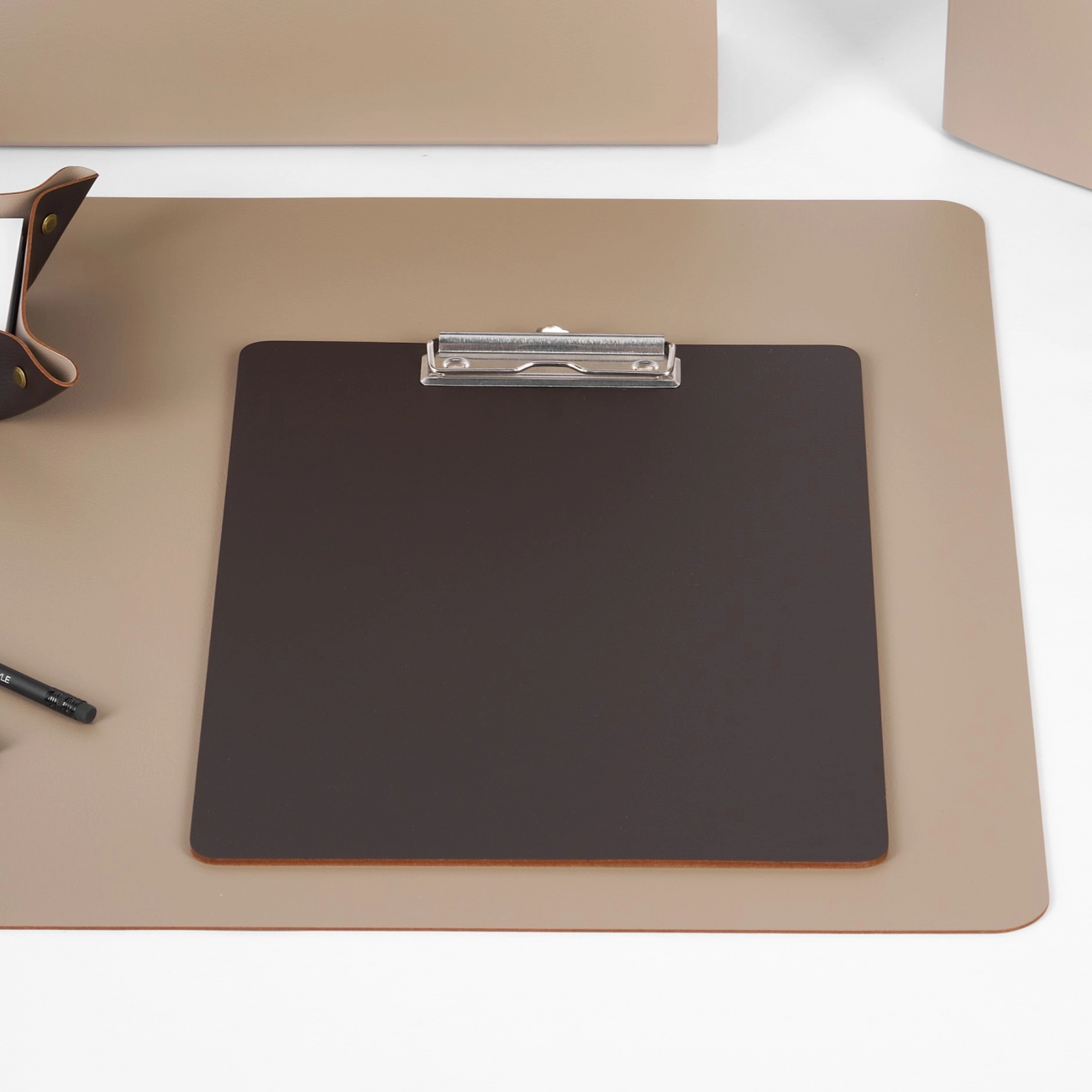 Планшет для бумаг А4 24x33 шоколад, кожа – 2