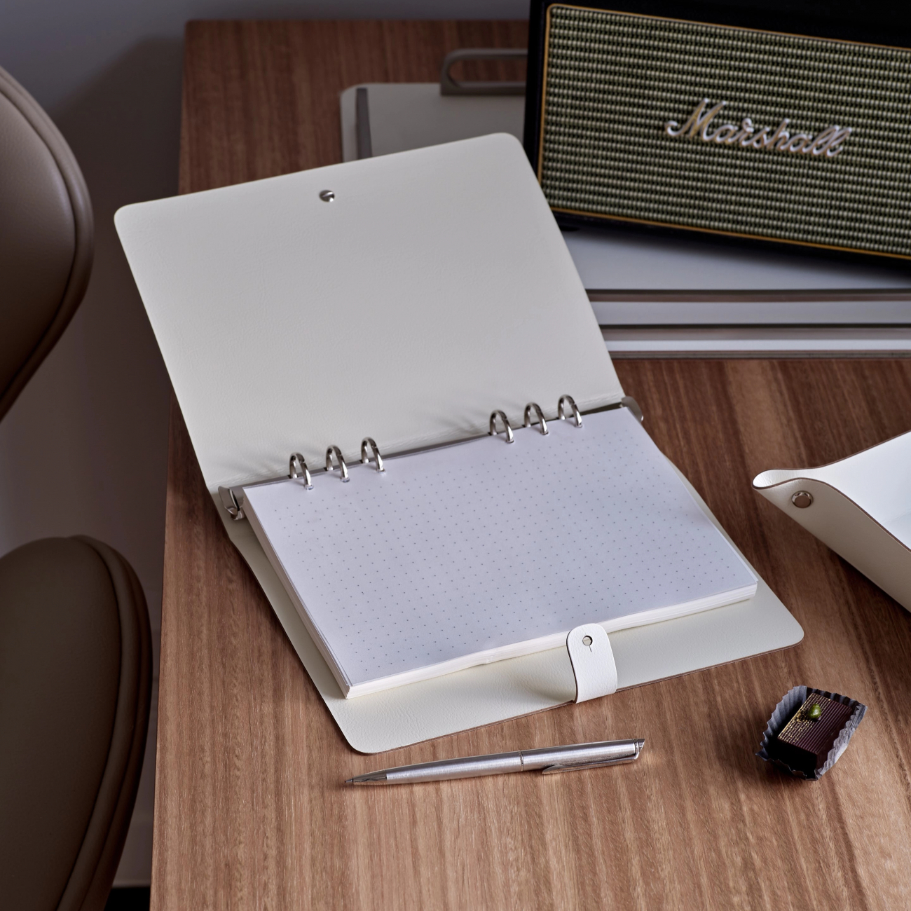 Блокнот 25х16.5 белый, кожа ADJ 1625.10.TS16