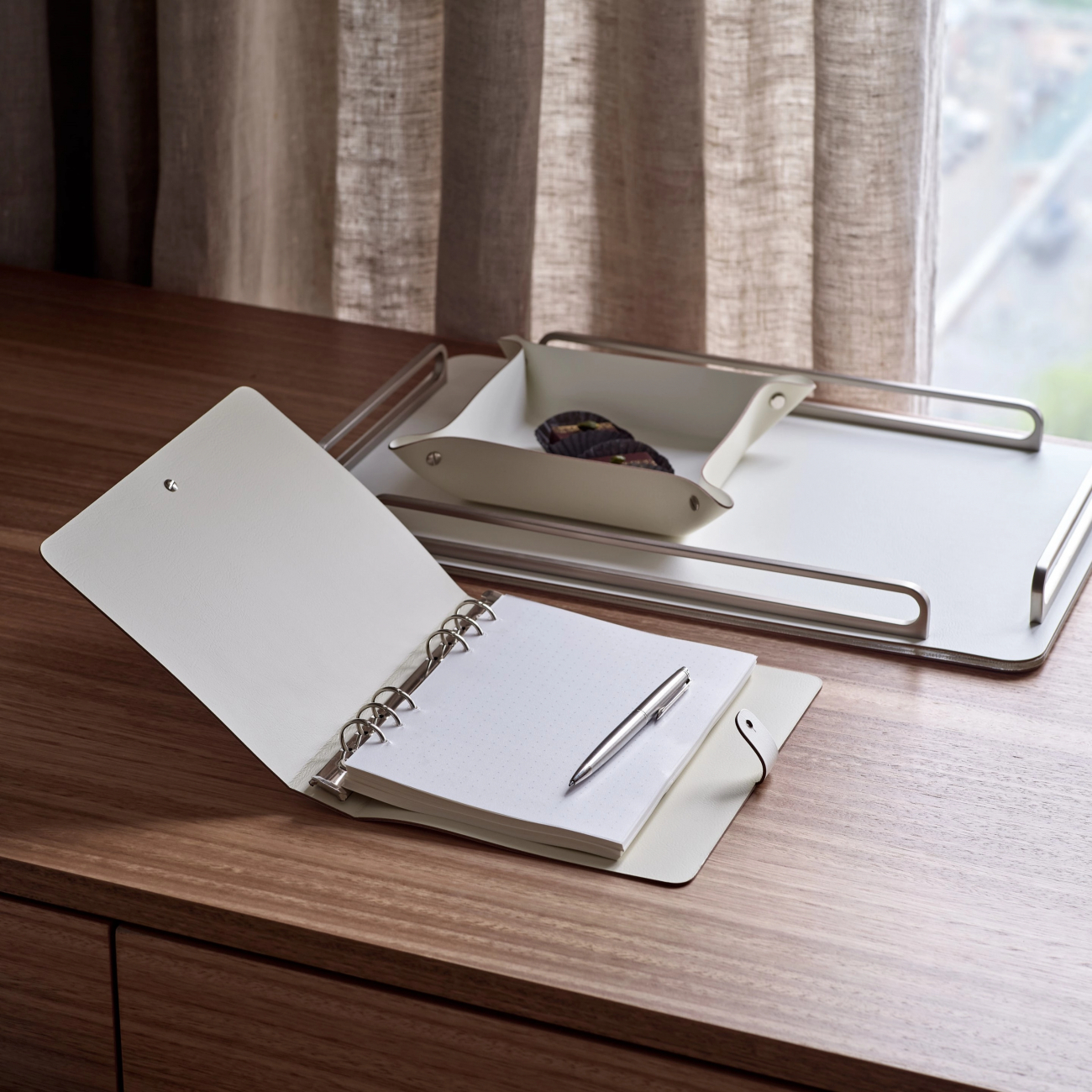 Блокнот 25х16.5 белый, кожа ADJ 1625.10.TS16