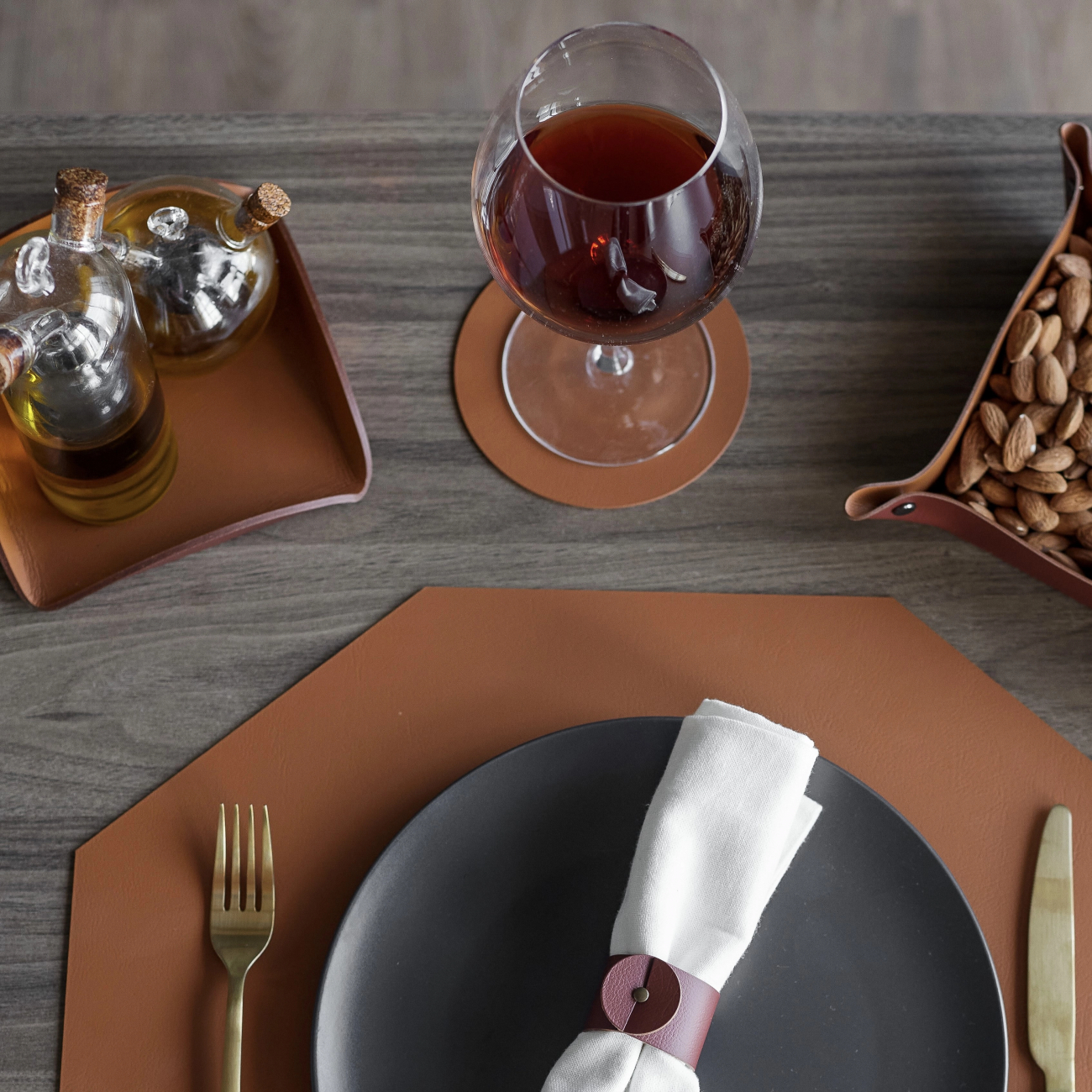 Подставка коньяк 25х25 кожа ADJ 0018.09.TS30