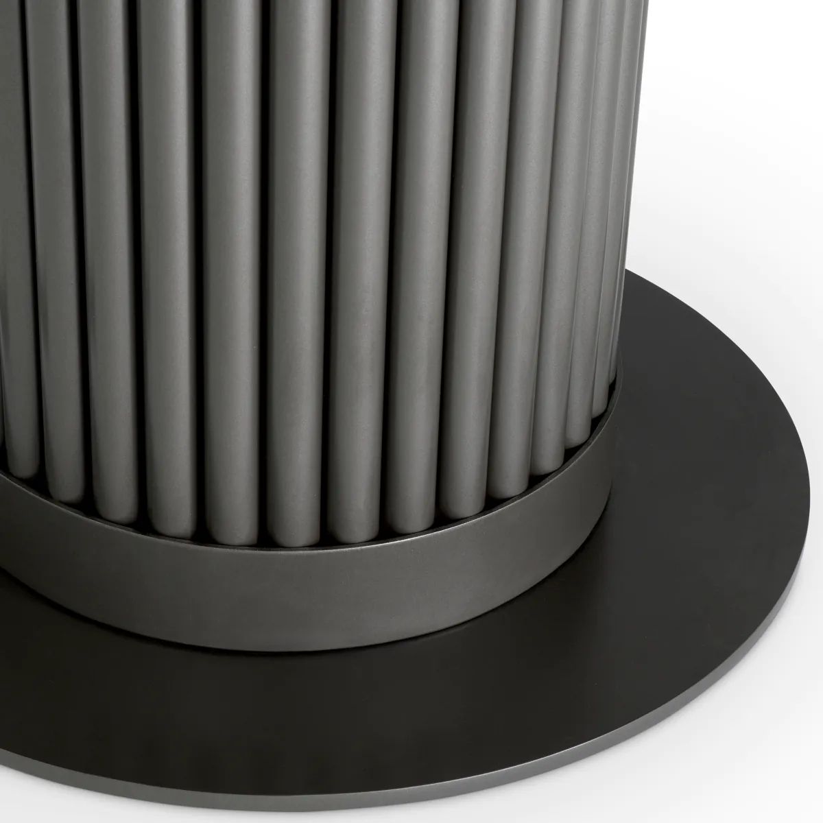 Обеденный стол VOLTERRA 76 см круглый, серая керамика, бронза Eichholtz 117743