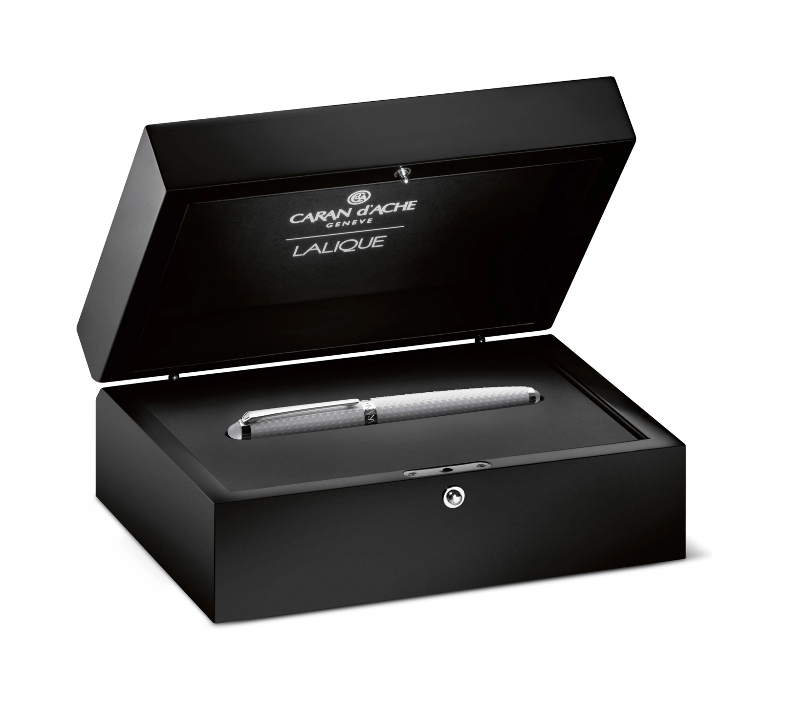 Перьевая ручка Caran D’Ache белая, керамика Lalique 10361300