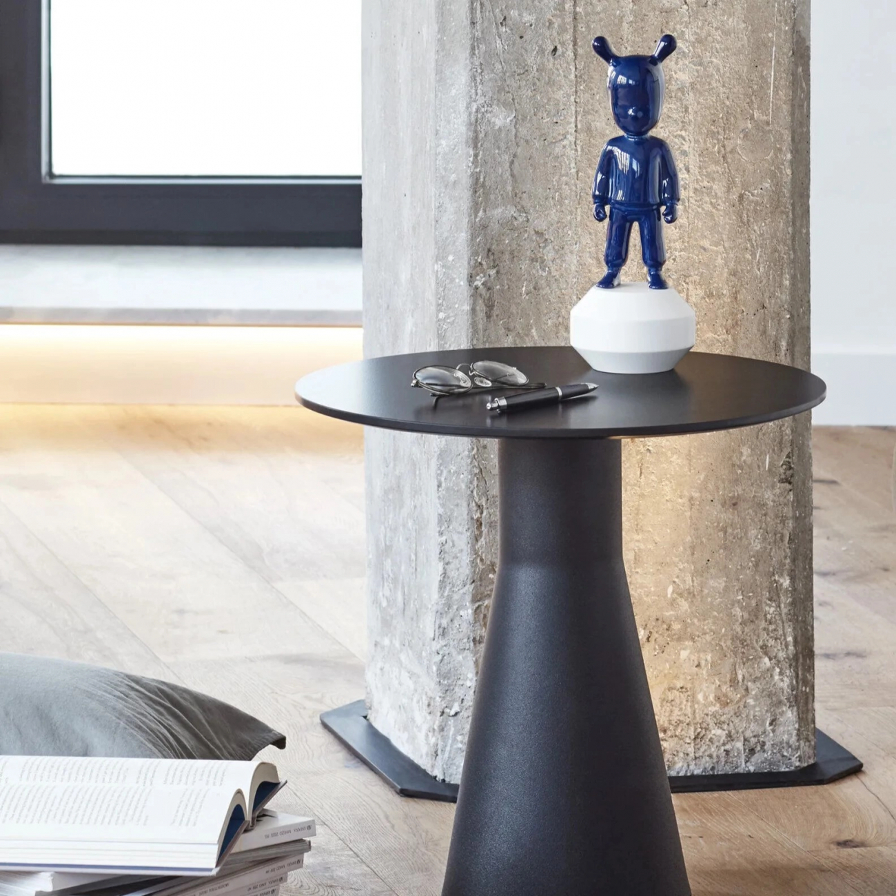 Статуэтка Пришелец 30 см тёмно-синий, фарфор Lladro 01007750